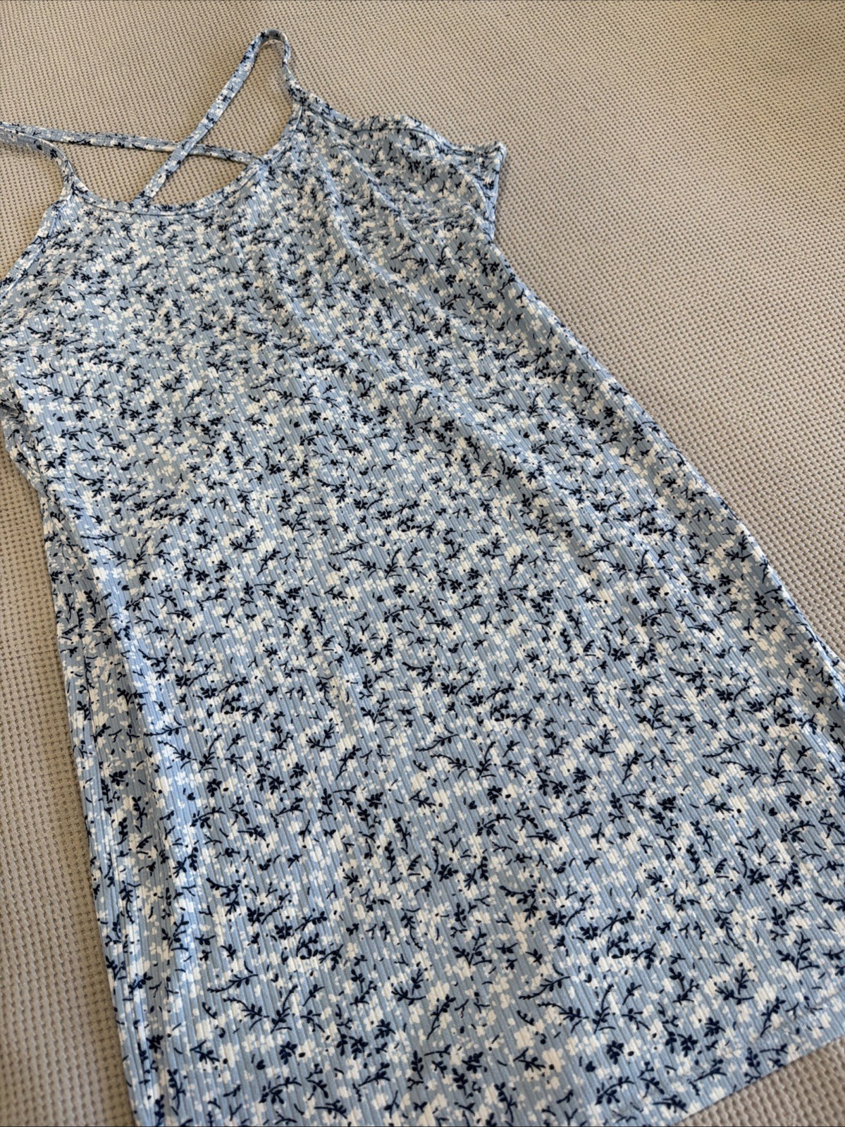 Love Tree Women’s Floral Sun Dress Large With A Cute Crisscross In The Back ￼