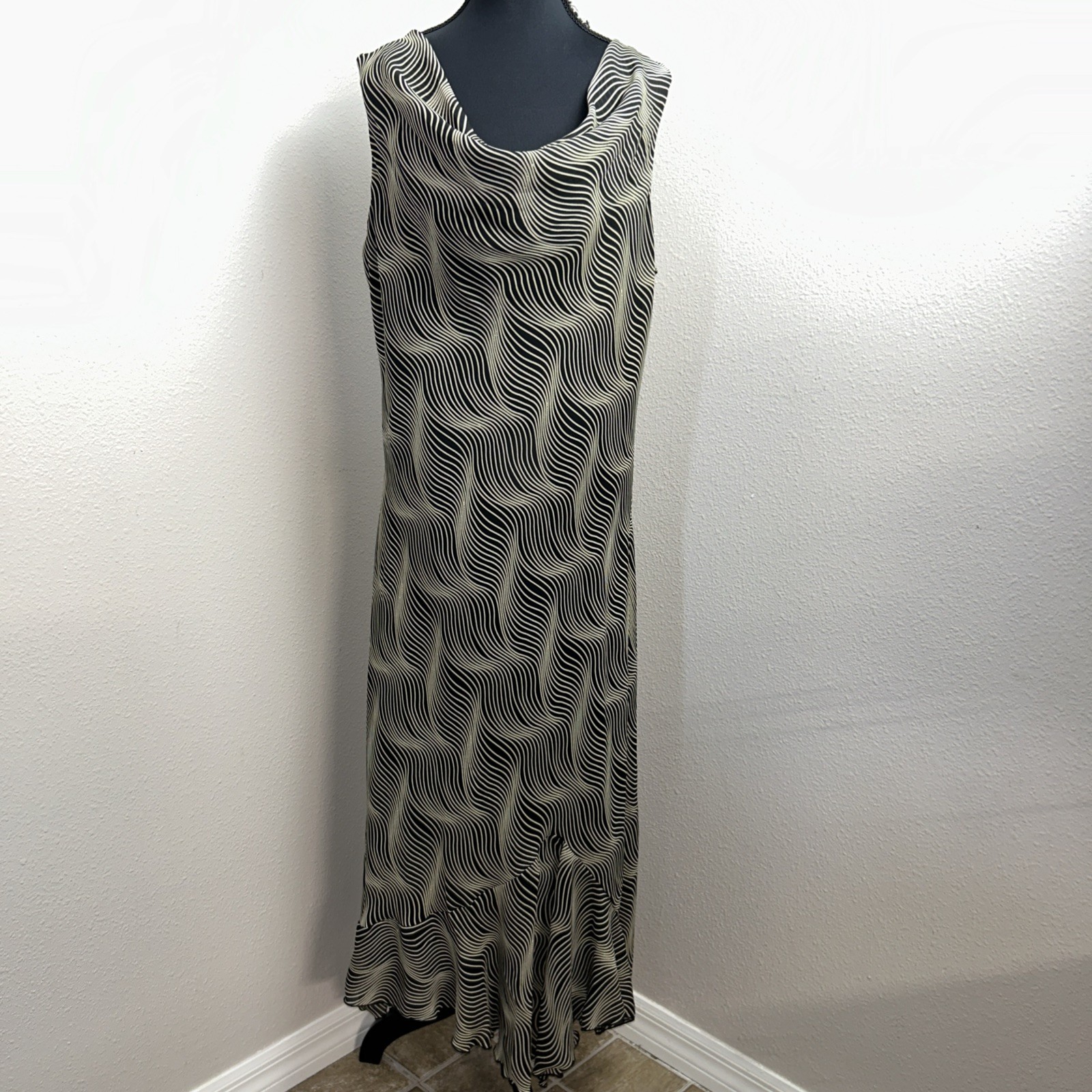 Millenium Dress Women’s 16 Cream & Black Abstract Ruffle Hem Sheer Lined Y2K