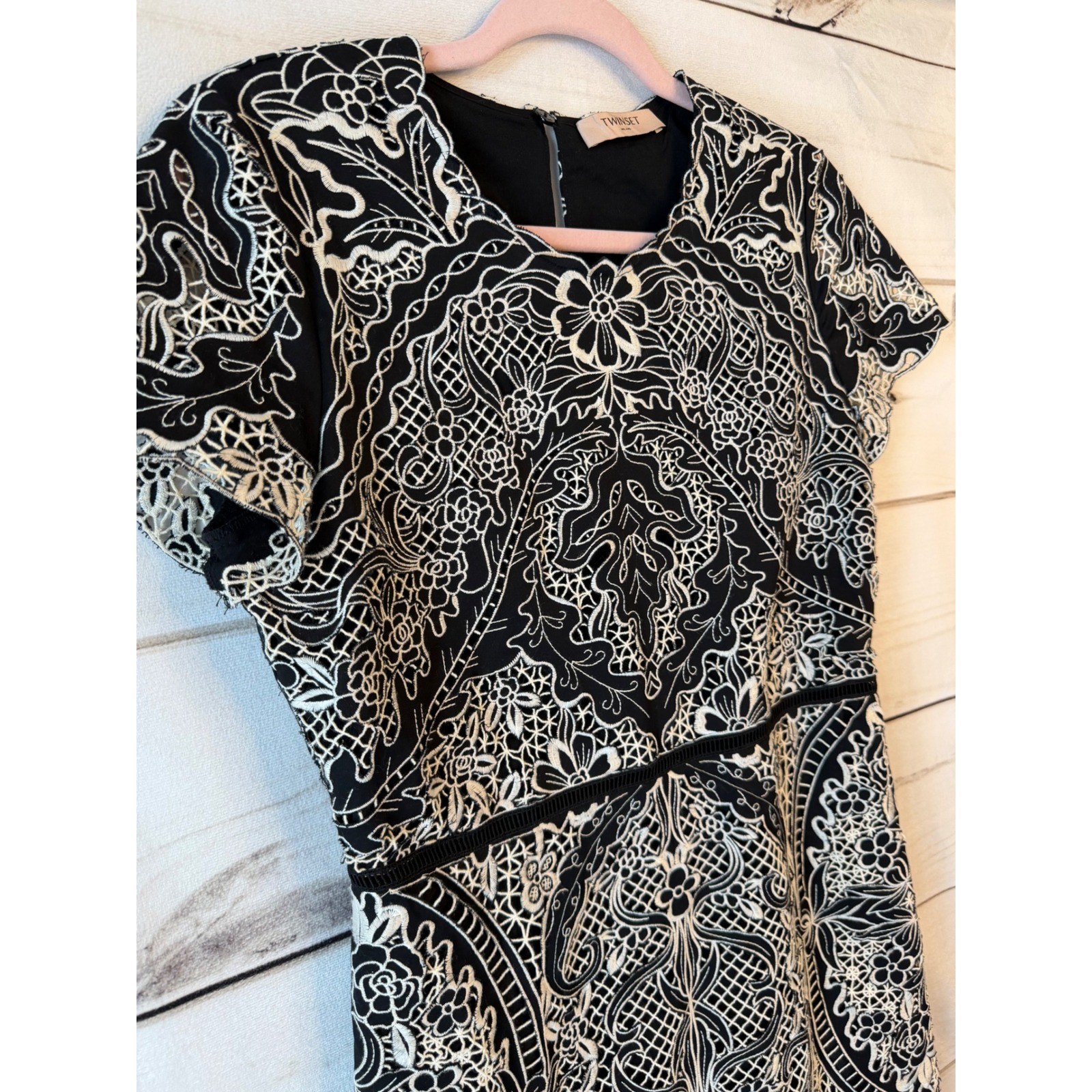 Twinset Milano Black Ivory Embroidered Lace Sheath Dress Short Sleeve Size 42