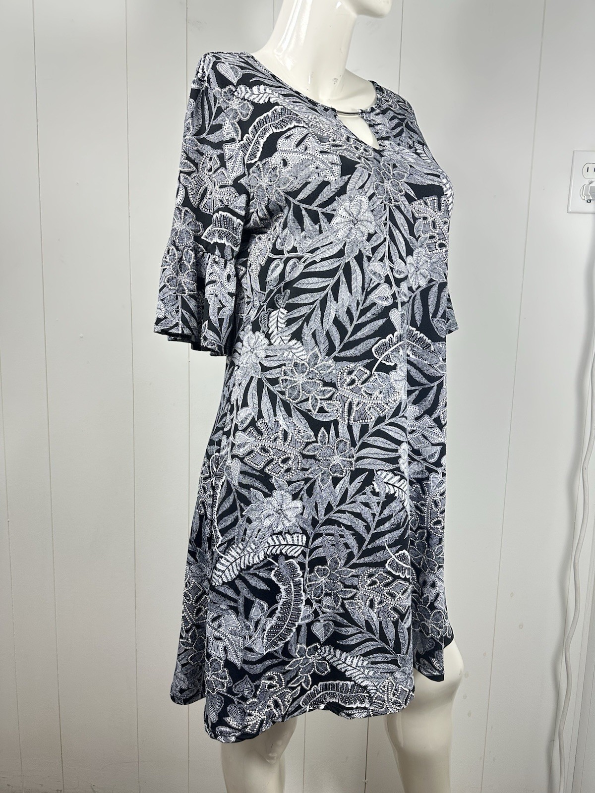 NWT Ruby Rd Womens Size M Black Textured Floral Dress 3/4 Ruffle Sleeve