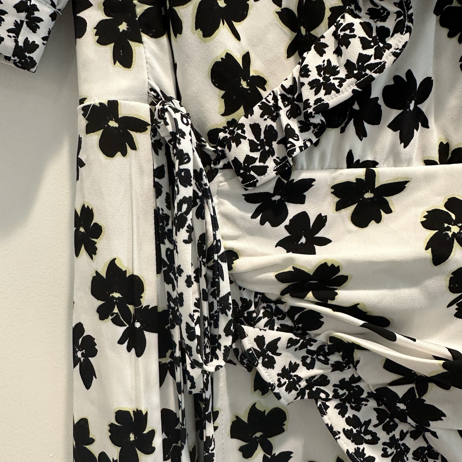 Love, Whit White Black Floral Short Sleeve Wrap Midi Dress Women’s Size Small S