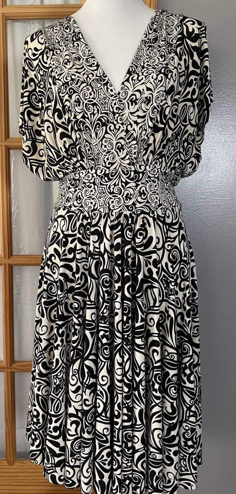 Laundry By Design Floral Mini Dress Sz L Black Ivory V Neck Shirred Modern Chic