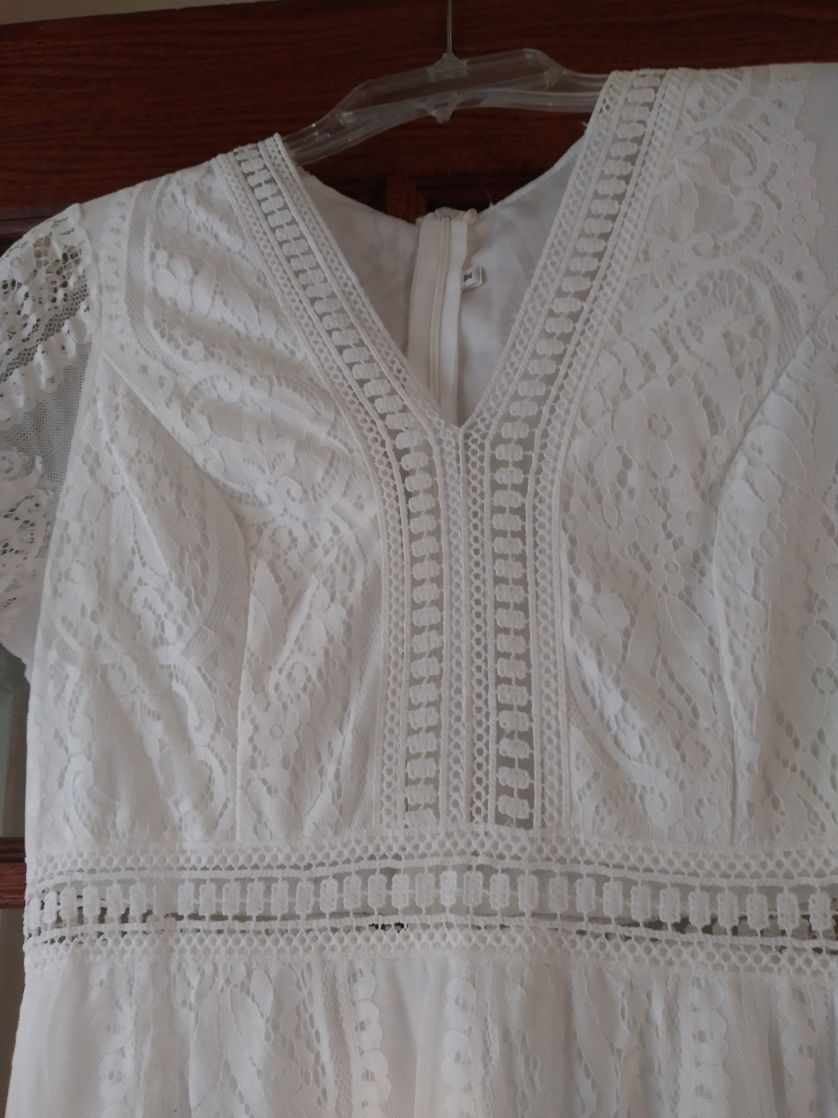 WHITE COTTON/POLY MAXI DRESS WITH LACE AND CROCHET SIZE MEDIUM UNBRANDED