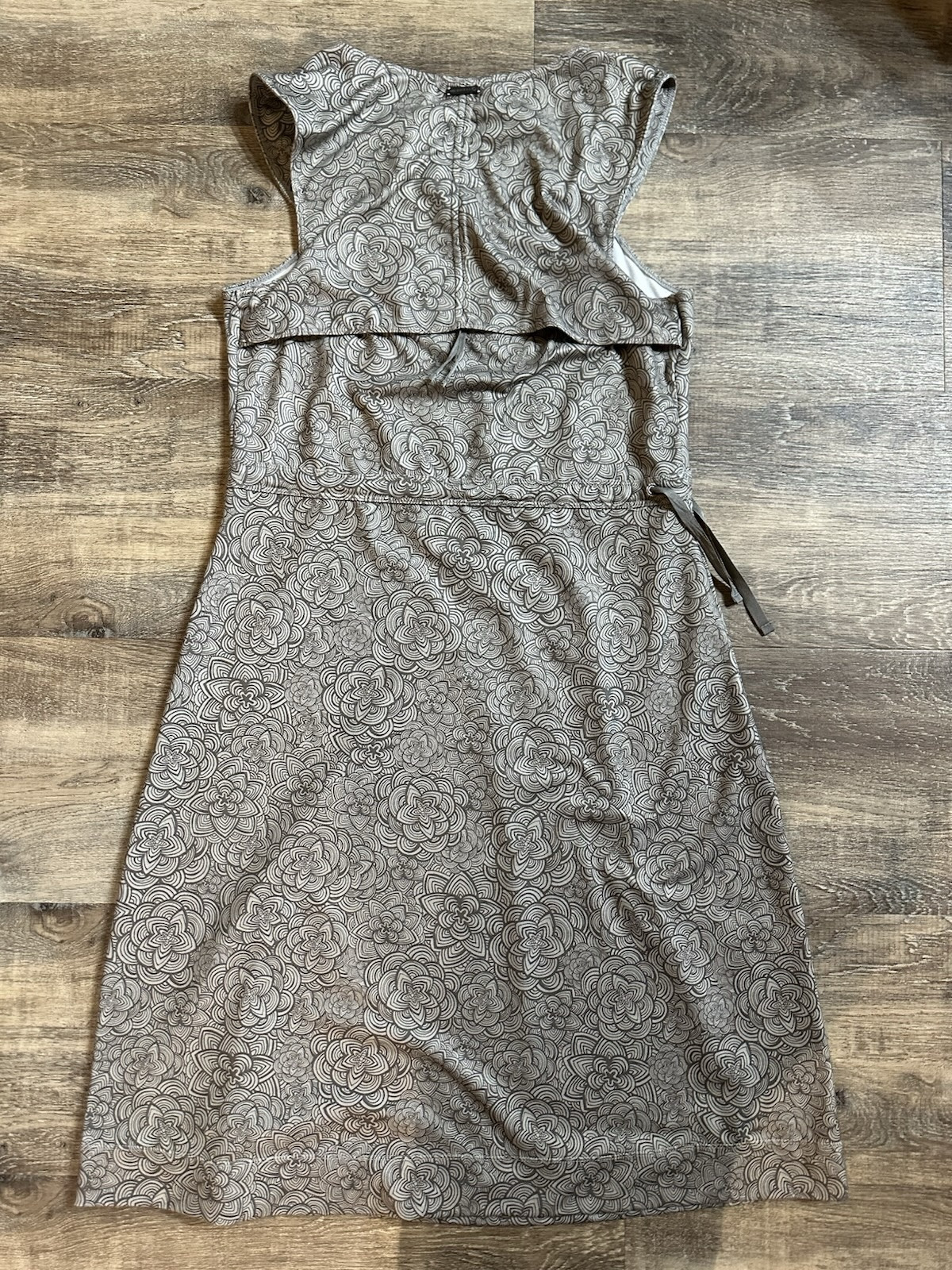 Merrell Dress Size M Gray Geometric Opti-wick UPF 50+ Vented Back Sheath