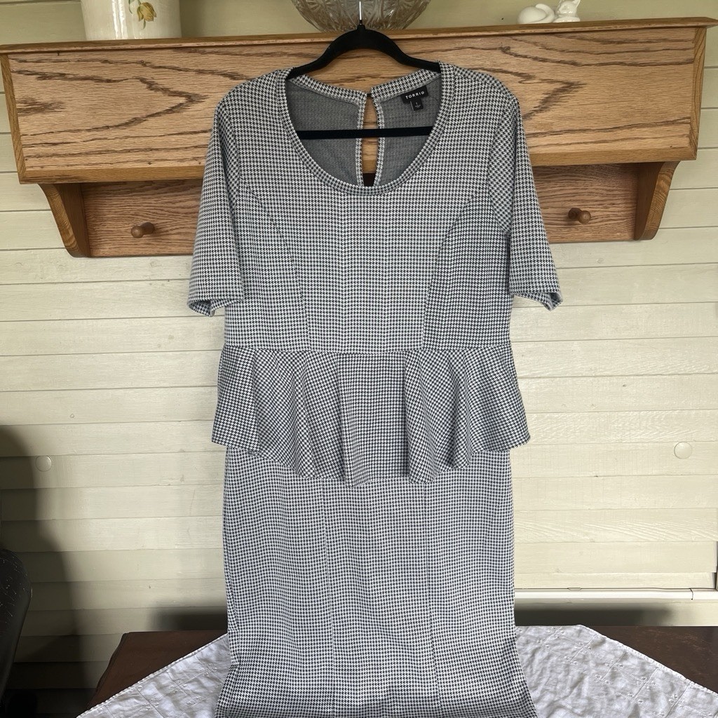 TORRID Peplum Dress Double Knit Black Gray Houndstooth Retro Vibe Pinup Plus 1X