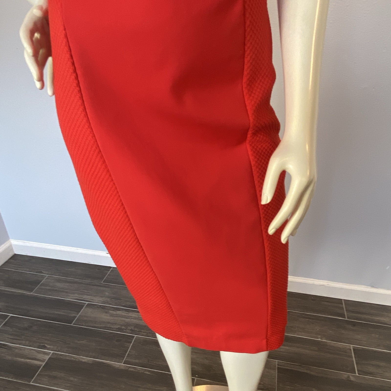 bebe Red Solid Round Neck Sleeveless Sheath Knee Length Zip Dress S/P