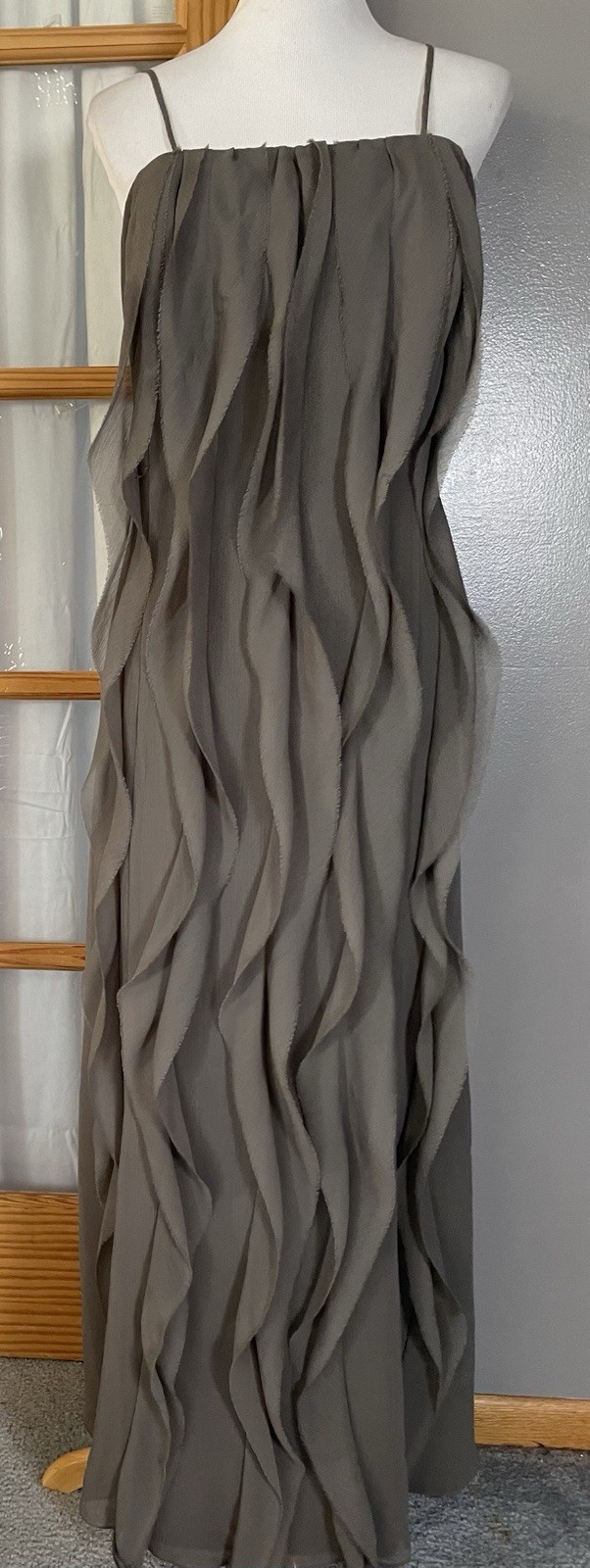 VERA WANG WHITE Waterfall Gown Dress Sz 22 Gray Ruffles Prom Bridesmaid Cocktail