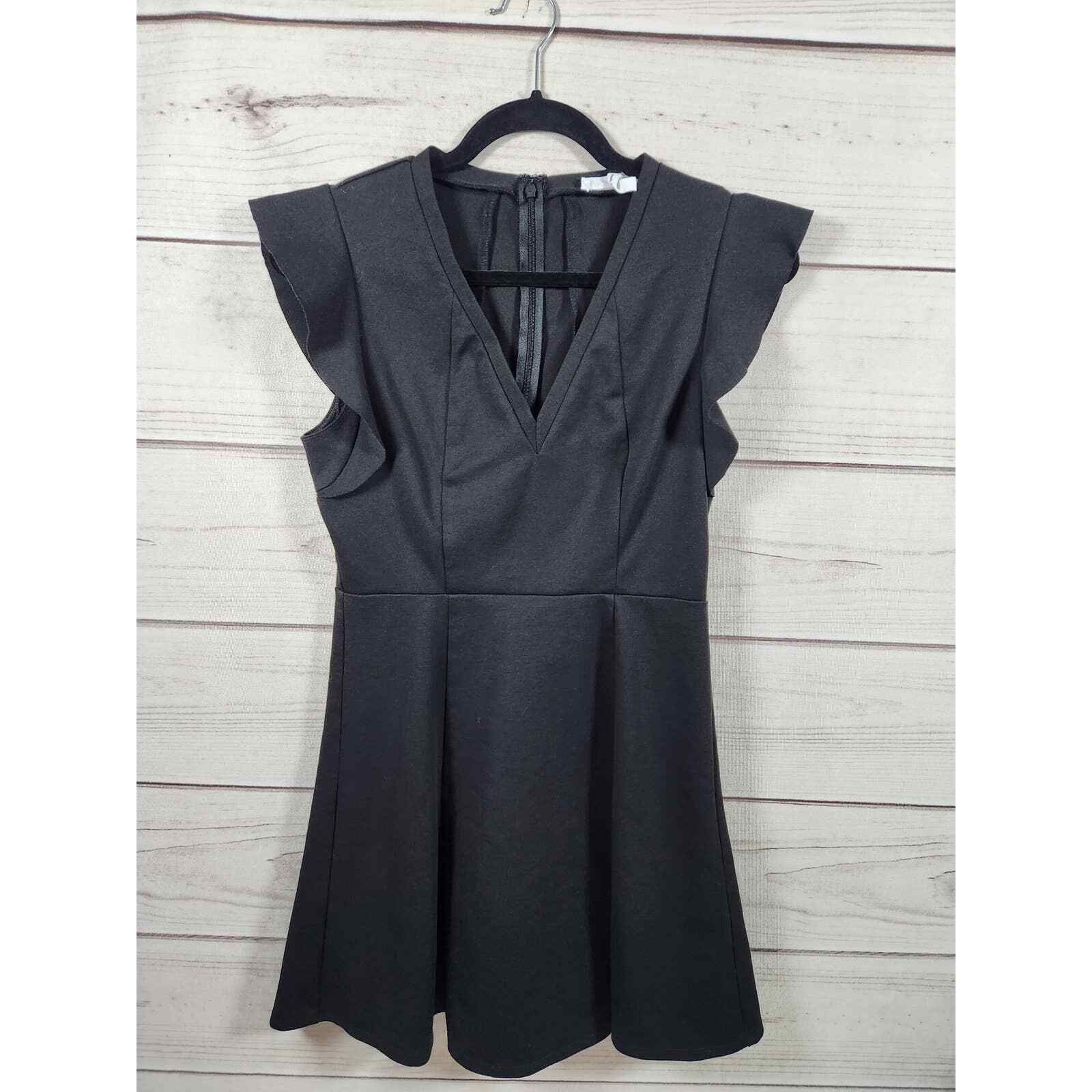 BCBGeneration Women’s Black Whisper Ruffle Back Zip V-Neck Mini Dress Size 6