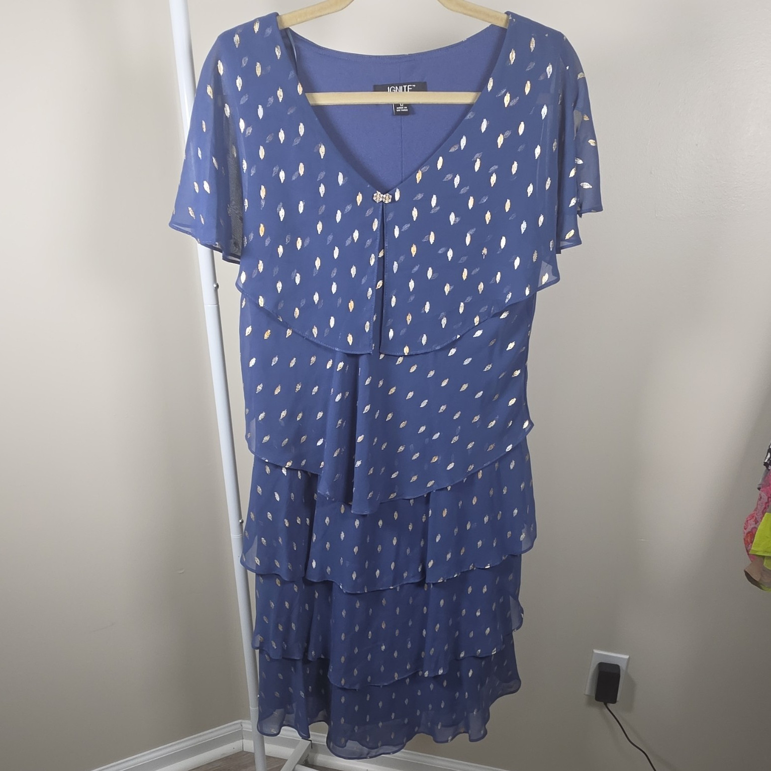 Ignite Evenings Blue Gold Metallic V-Neck Flutter Sleeve Chiffon Dress 12