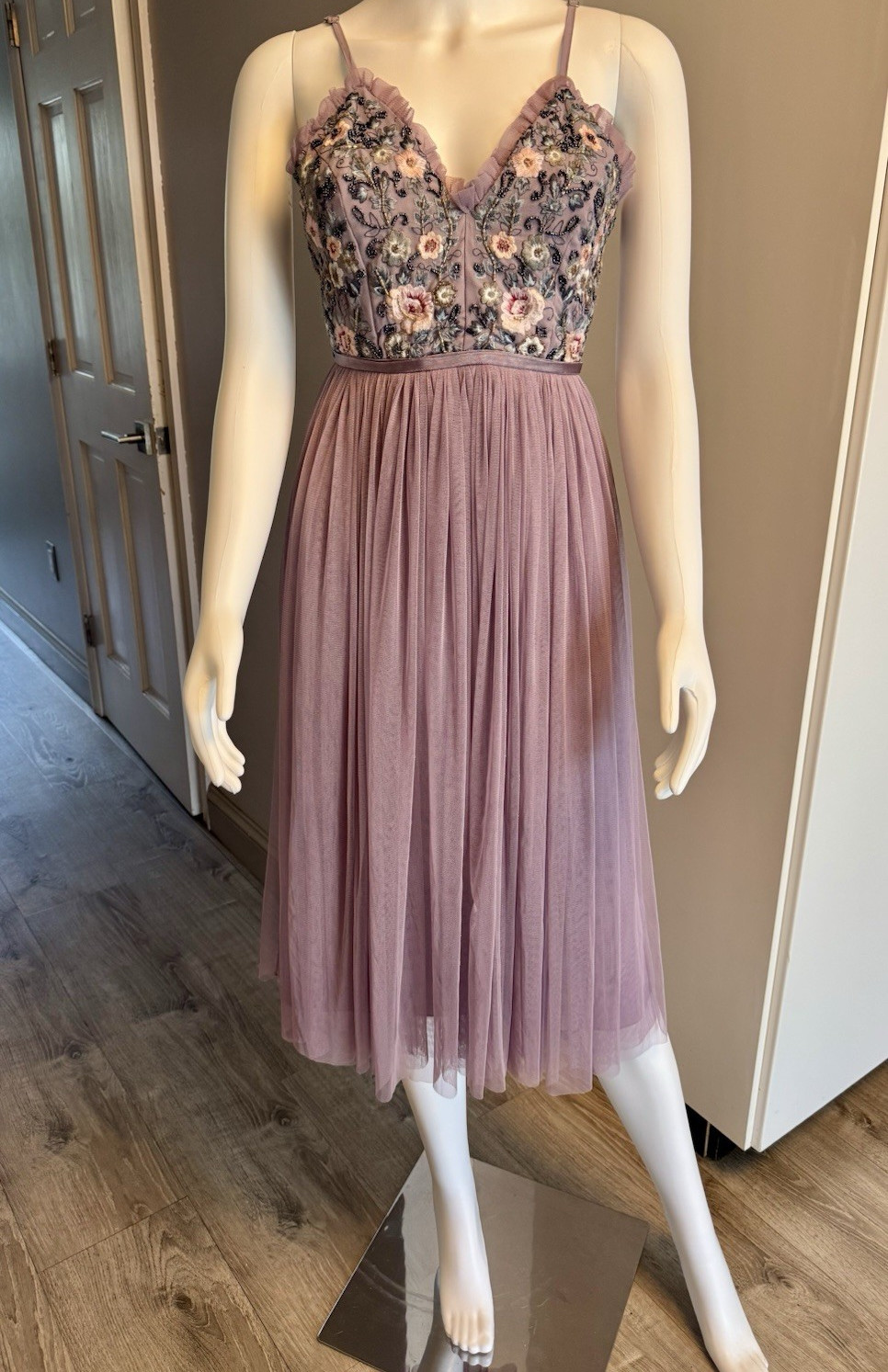 Mauve Floral Embroidered and Beaded Tulle Midi Dress size Medium