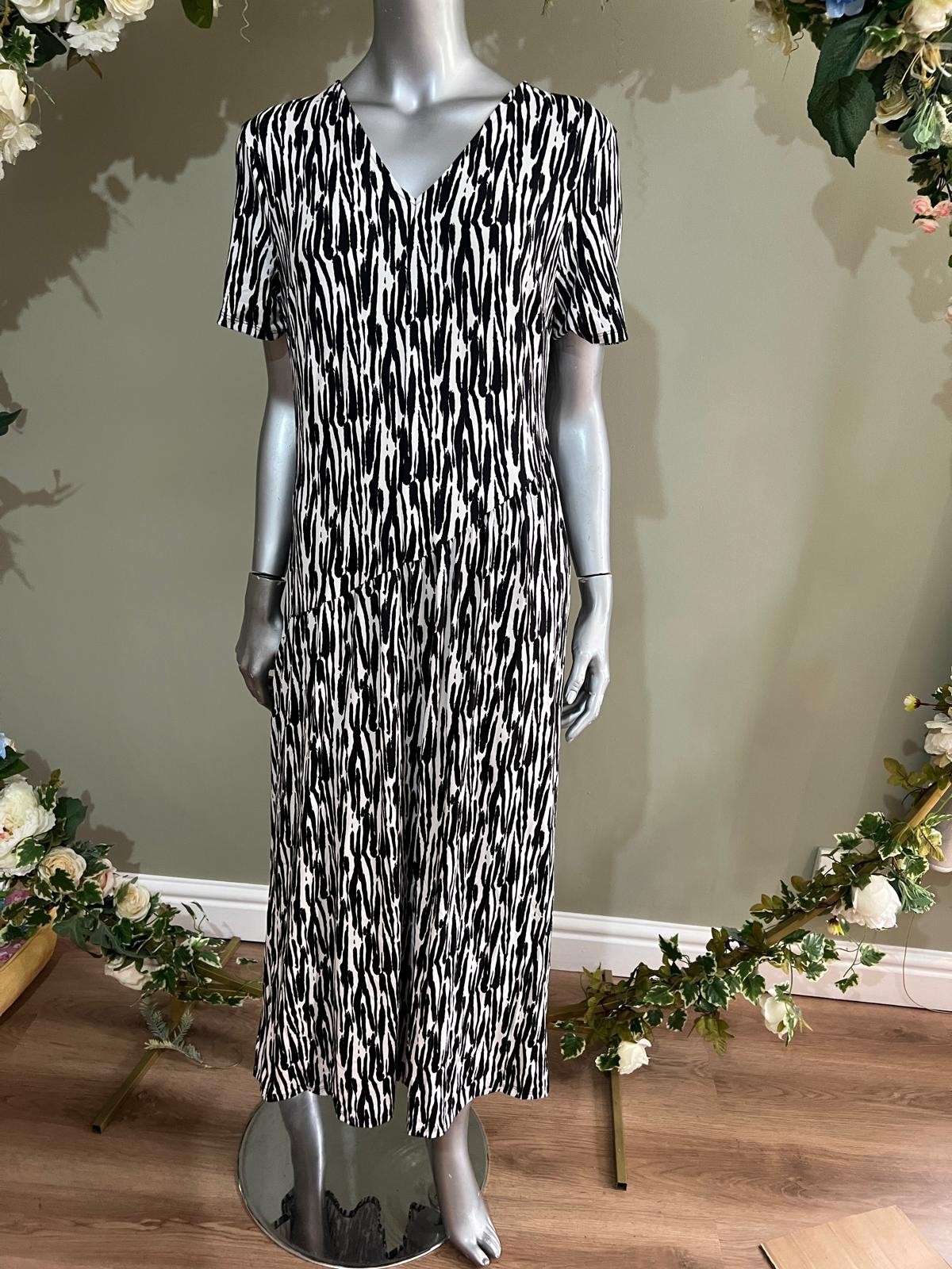 JD WILLIAMS Maxi Dress Womens Size 16 V Neck Short Sleeve Stripe Print NEW