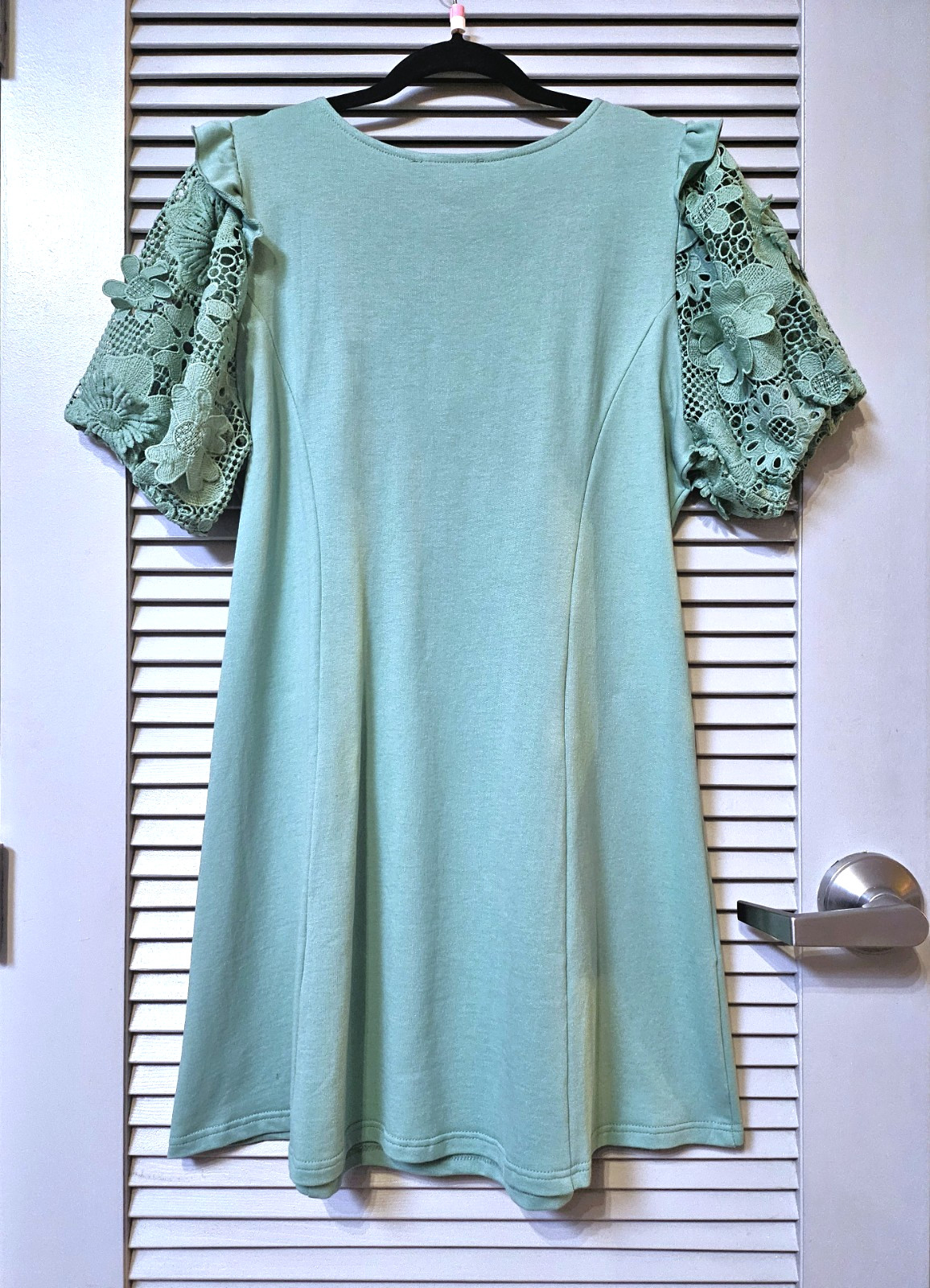 sage green floral crochet puff slev dress L