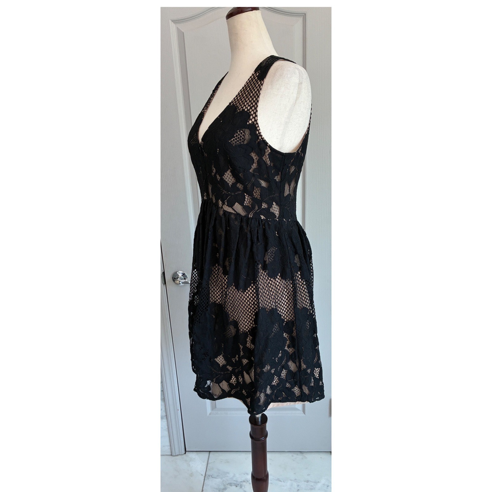 Ali & Jay Black Floral Lace Mesh V-Neck Fit & Flare Mini Dress Nude Lining M