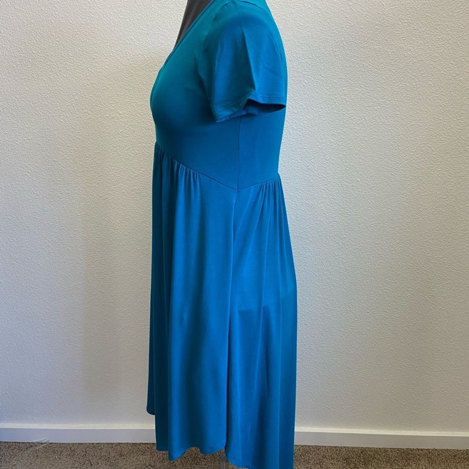 NEW Basic USA T-Shirt Neck High-Low Hem Aqua Midi Pockets Dress Large NWOT