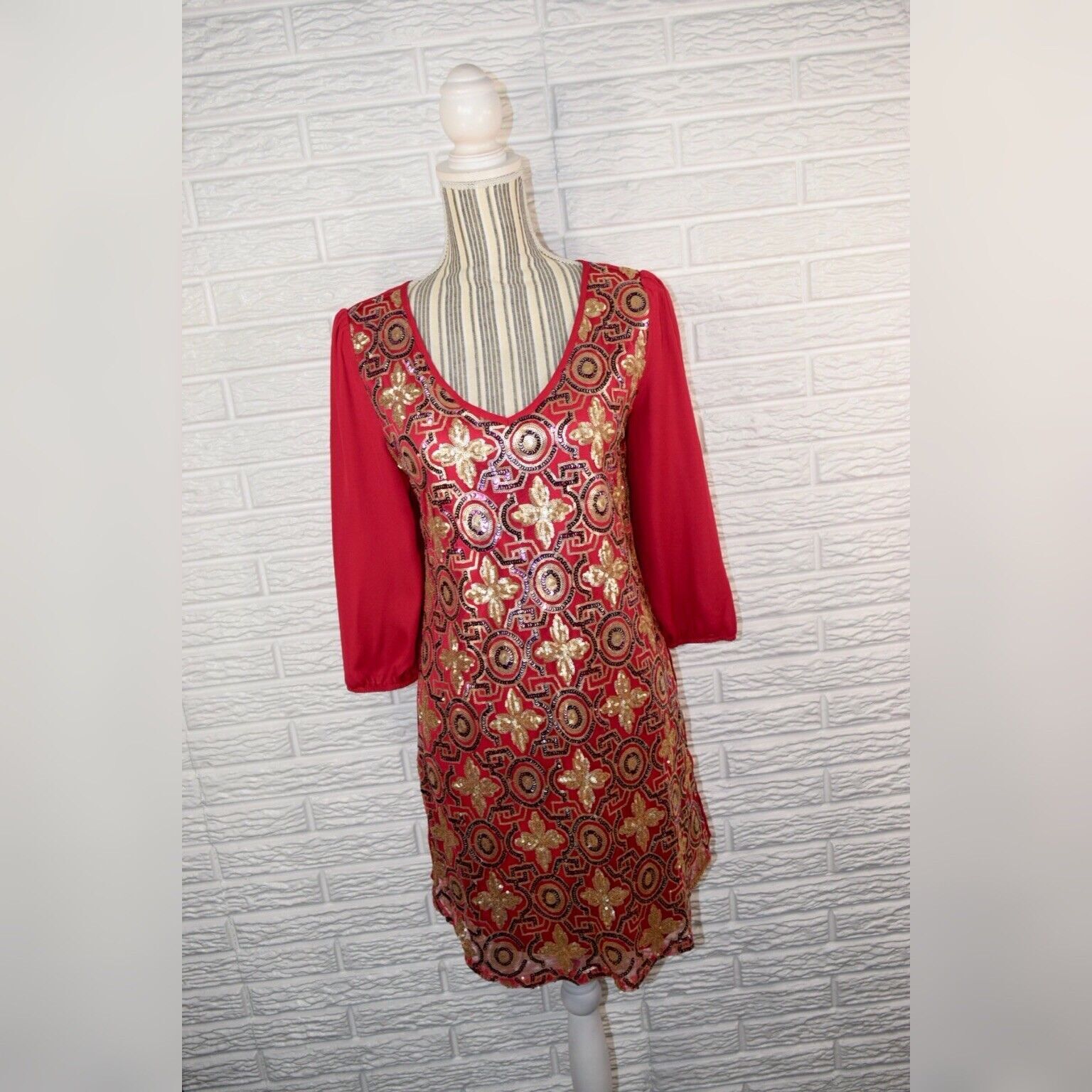 Pink Owl Red Gold Fuchsia Patterned Sequined Dress Party Cocktail Holiday Medium