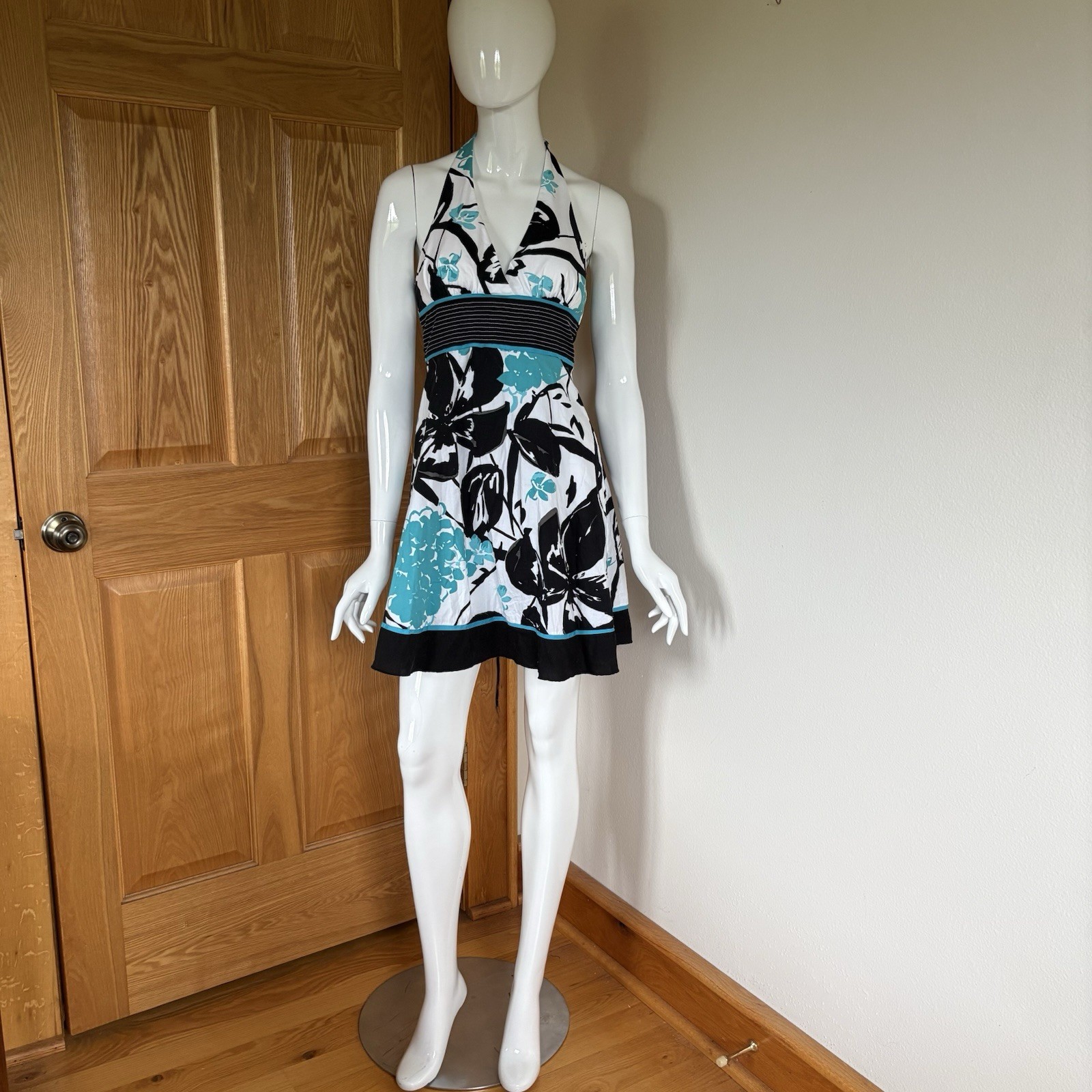 Speechless Black/White/Blue Floral Fit & Flare V-Neck Halter Dress