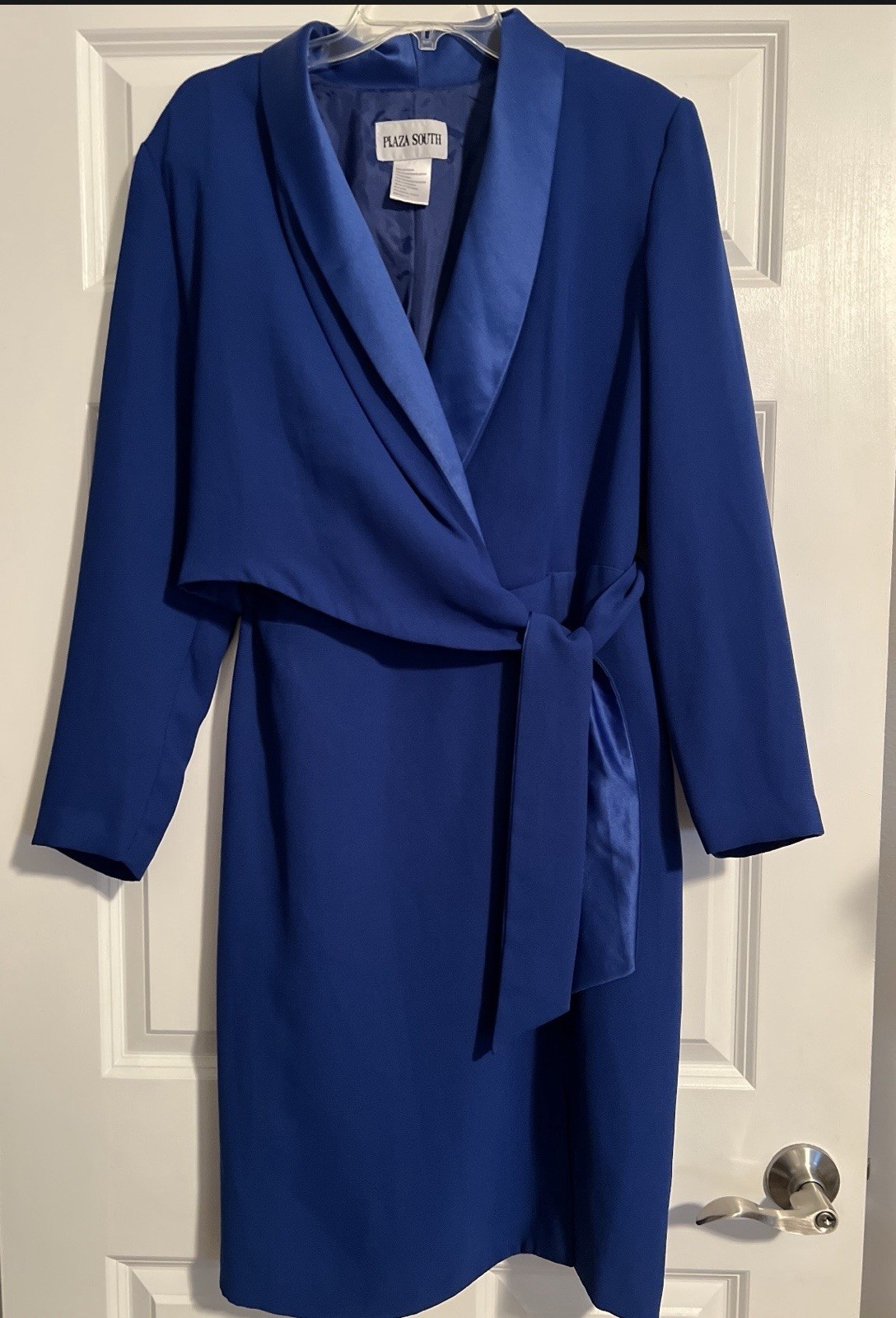 This Plaza South wrap dress features a vibrant royal blue color sz 14