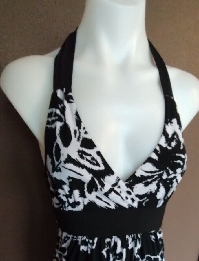 Catch My I Geometric Halter Maxi Dress Sz Small Stretch Casual Long Black White