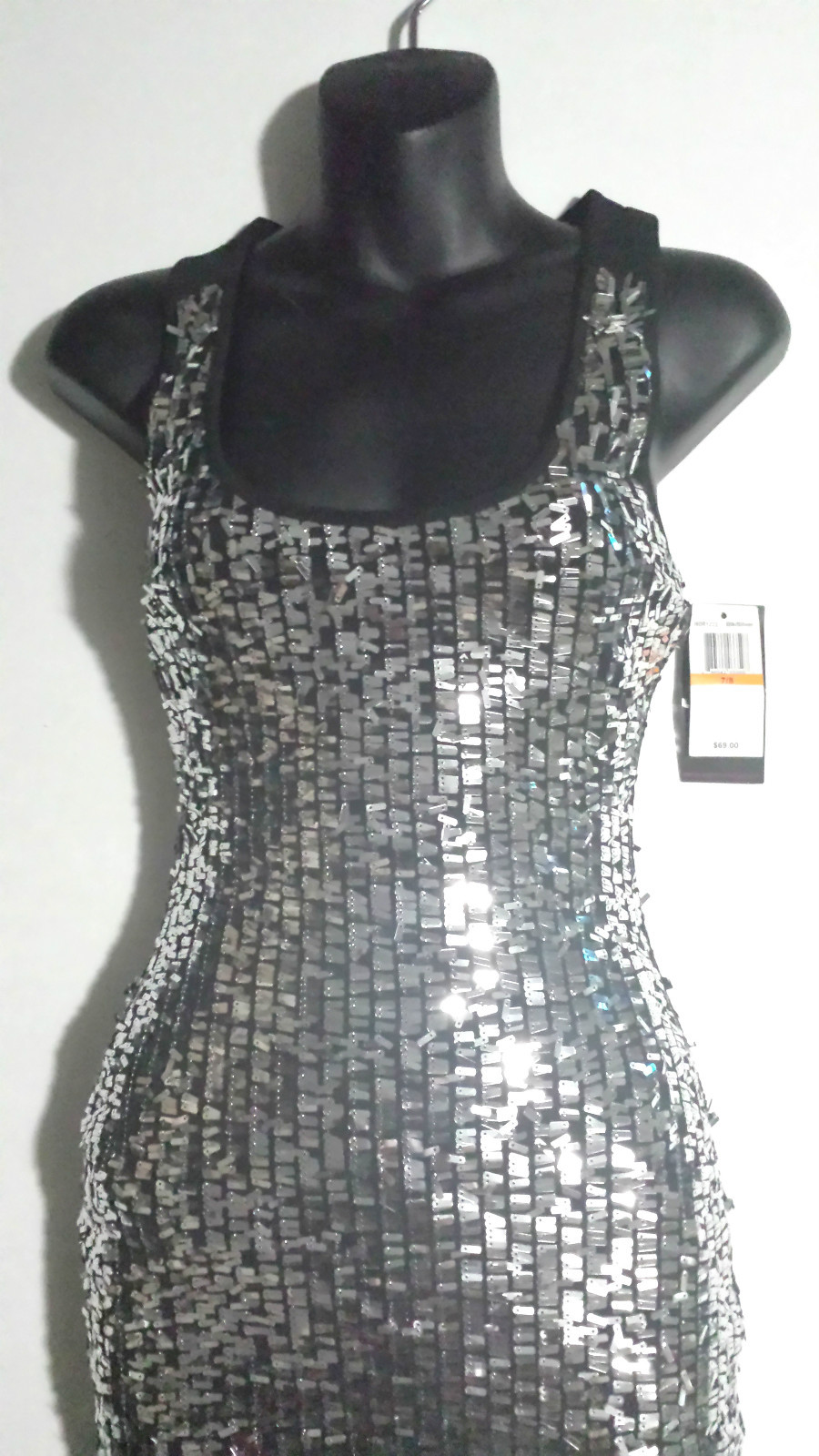 BODYCONDRESS FROM MACY’S. BLACK & SILVER SEQUIN FOR CLUB PARTY COCKTAIL Sz. 7/8
