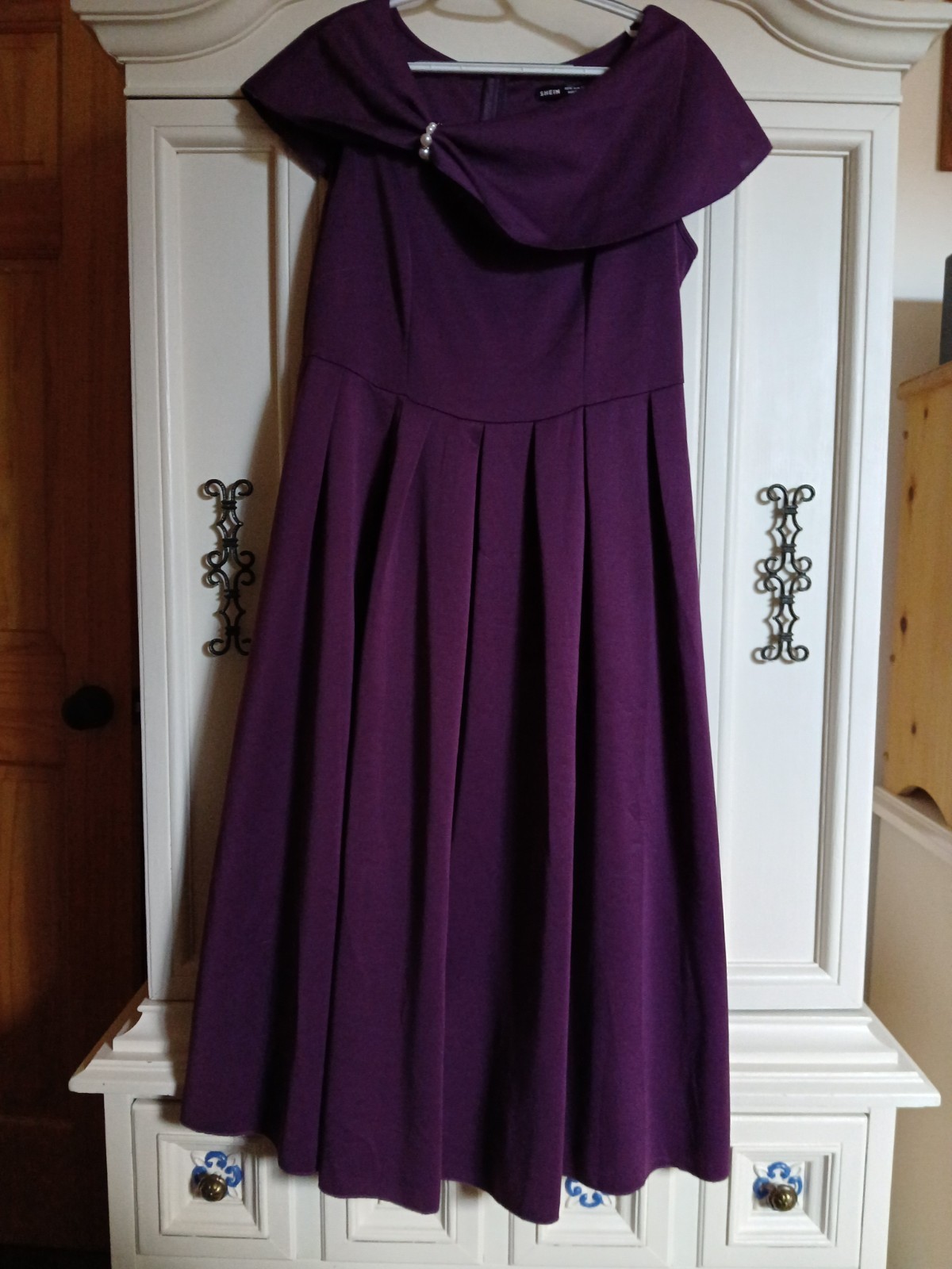 Purple Plum Color Pleaded Midi Dress. Size Large. Zipper. Fake Pearl Accessory