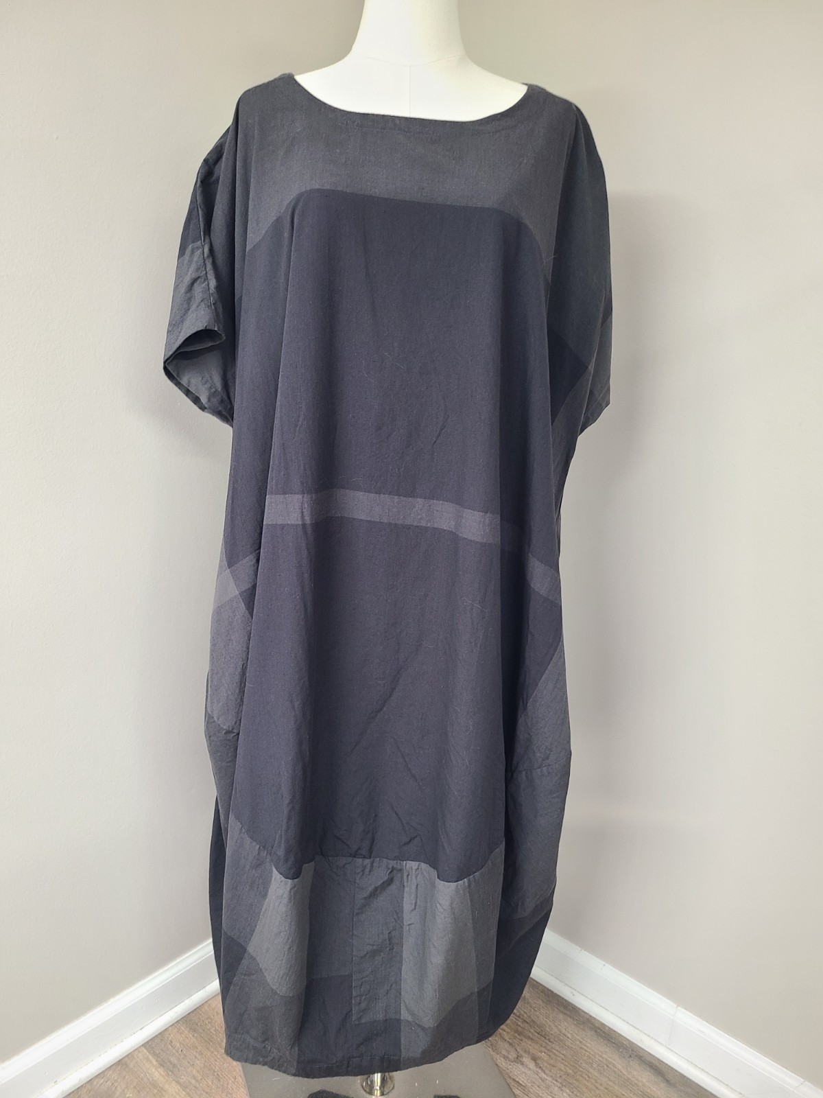 Moyuru Two-Tone Charcoal Midi Balloon Dress