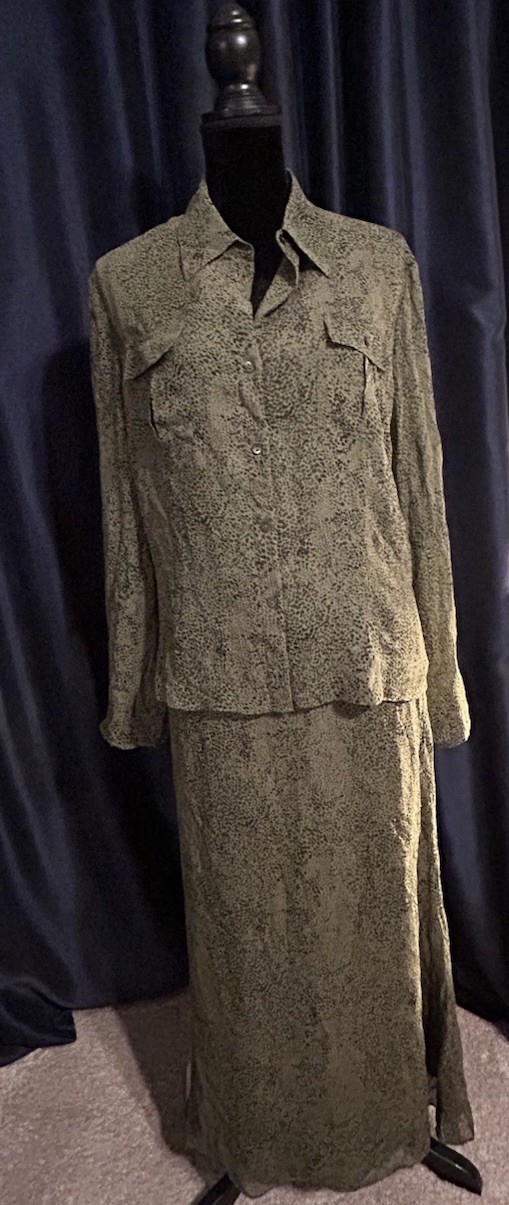 Cynthia Howie Boutique- Maggy Boutique- 2 Piece Blouse & Skirt – Size 16