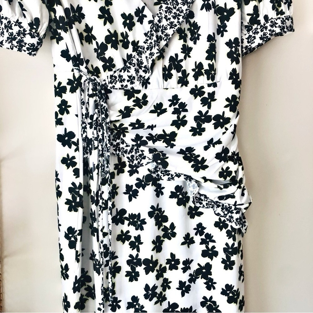 Love, Whit by Whitney Port V-Neck Black/White Floral Wrap Midi Dress Size Large