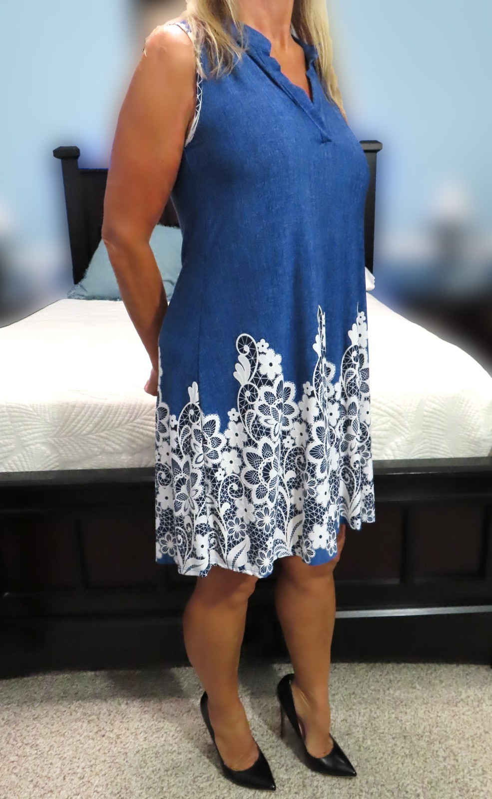 SJS Demin Look Blue Shift Dress w/White Lace Look Flowers V-Neck Sleeveless Sz S