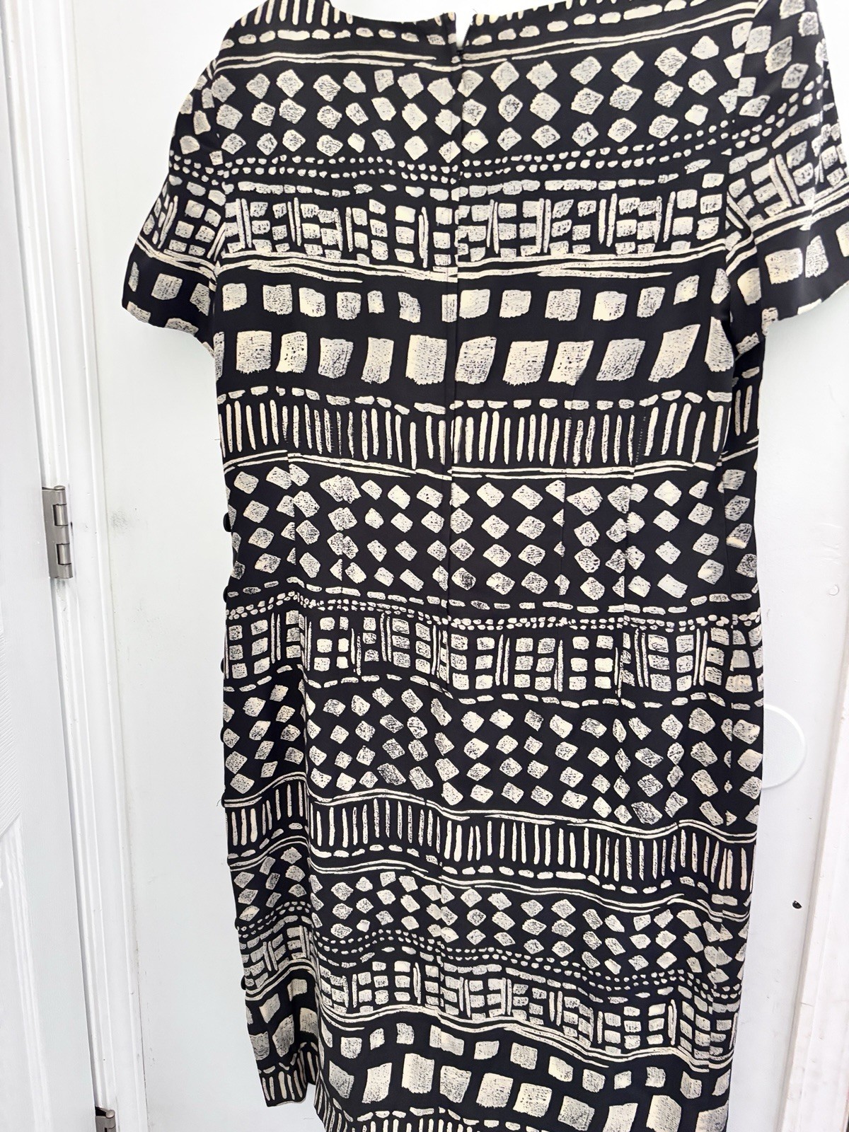 Maggie London Sz 16 Black Beige 100% Silk, Button On Side Zipper 44×40 Waist 37