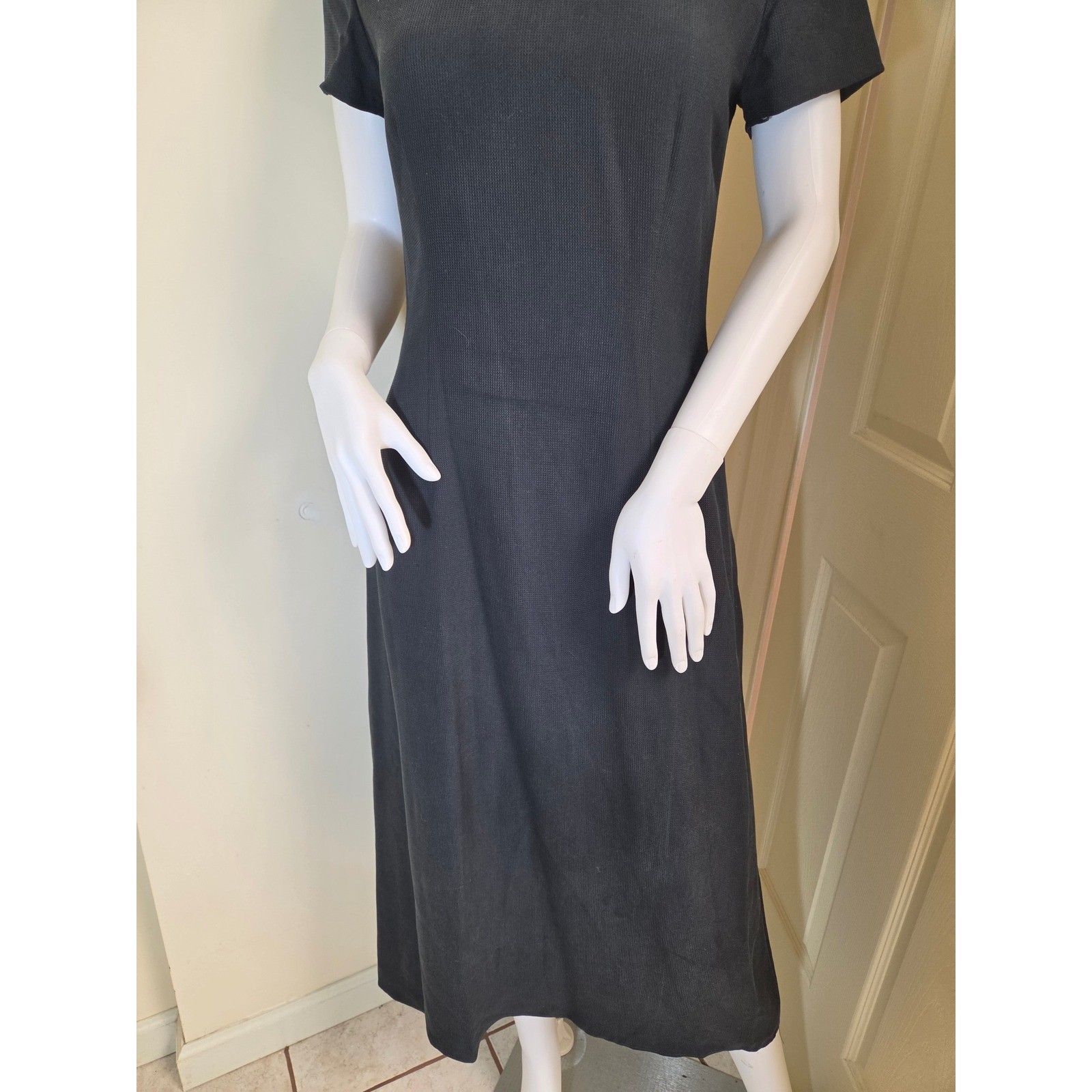 Finity Black 100% Silk Short Sleeve Midi Dress Size 4 Textured Crew Neck Lining