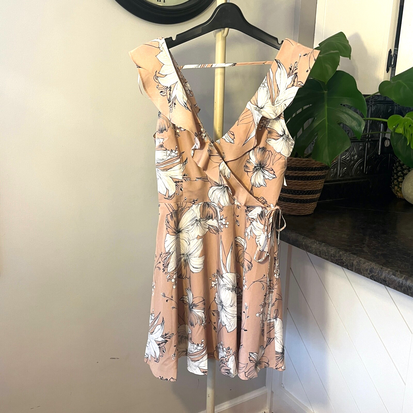 NWT Lost + Wander Dress Sz M Mauve Pink Faux Wrap Floral Ruffle Sleeveless Light