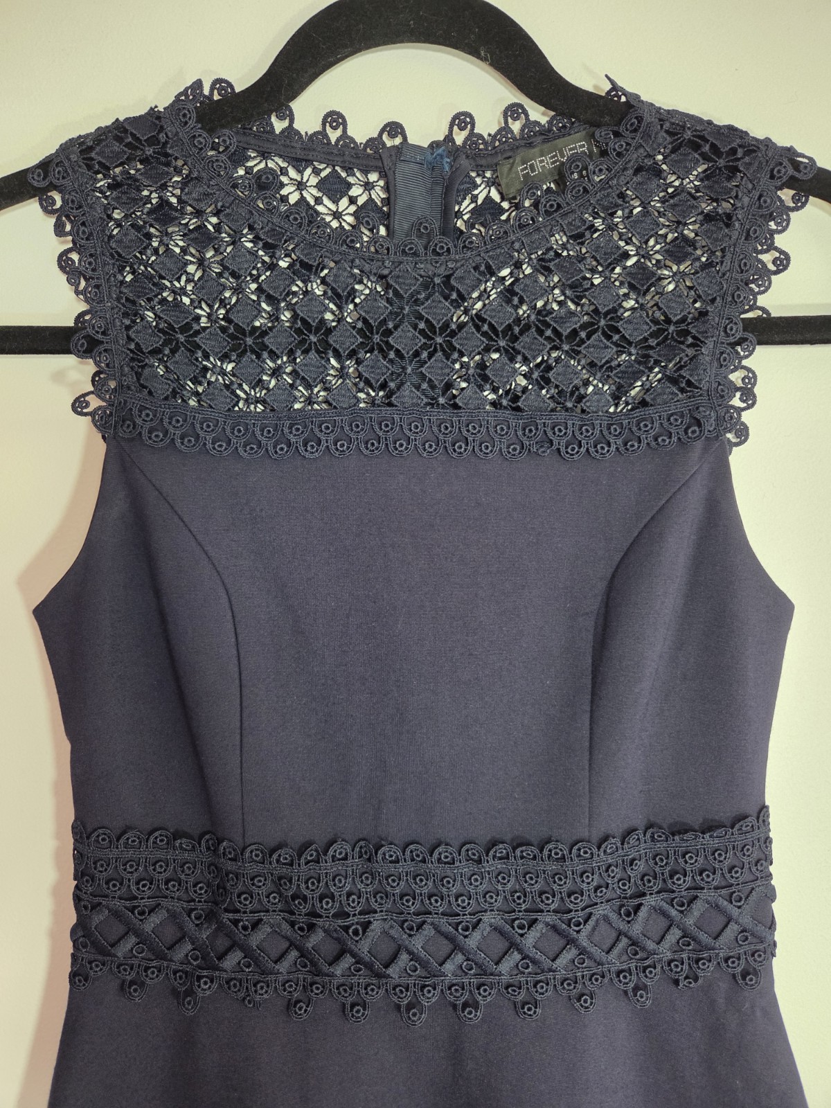 FOREVER NEW Size 8 Navy Lace Fit & Flare Sleeveless Knee Length Dress