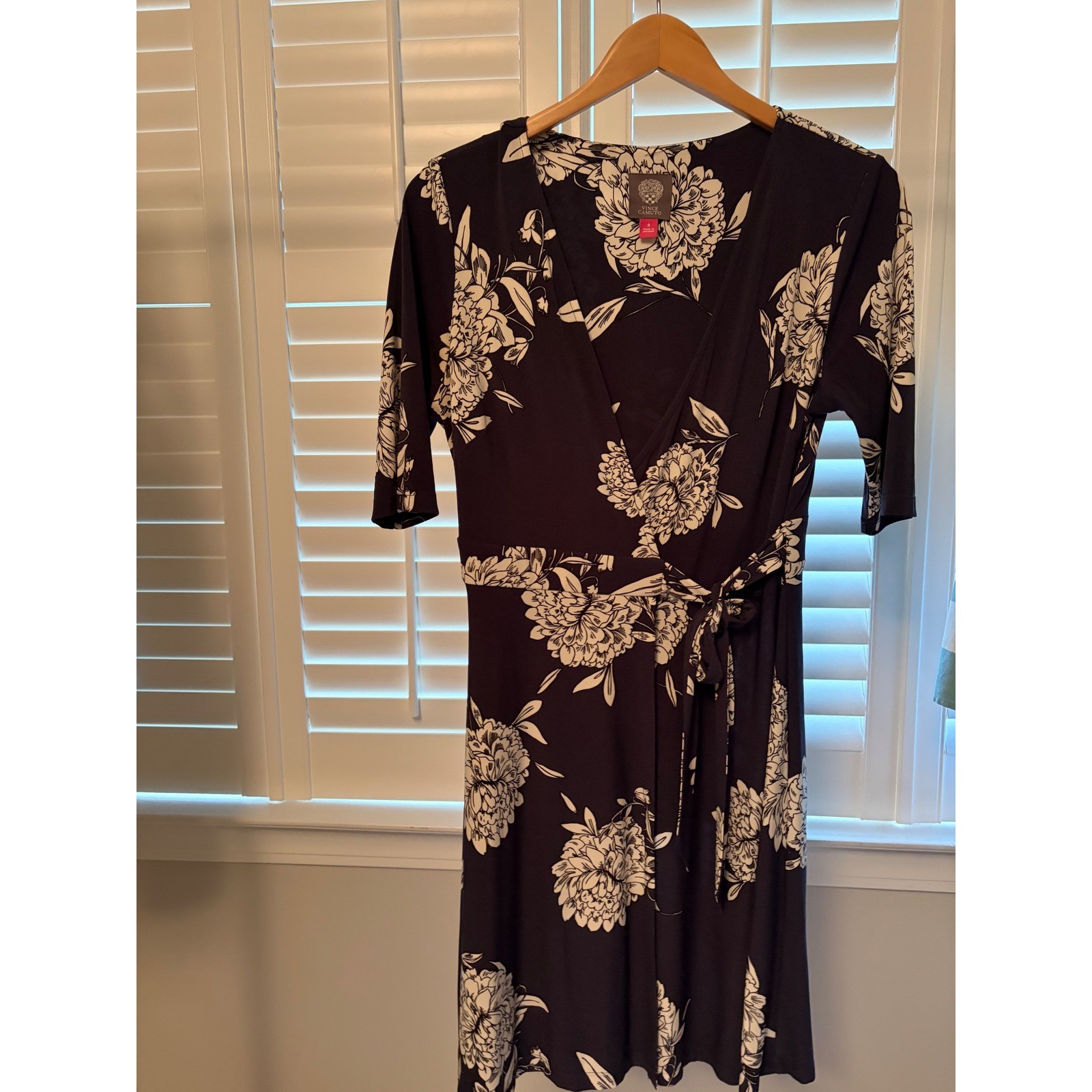 Vince Camuto Navy Blue White Floral Wrap Dress Elbow Sleeve V-Neck Size 8