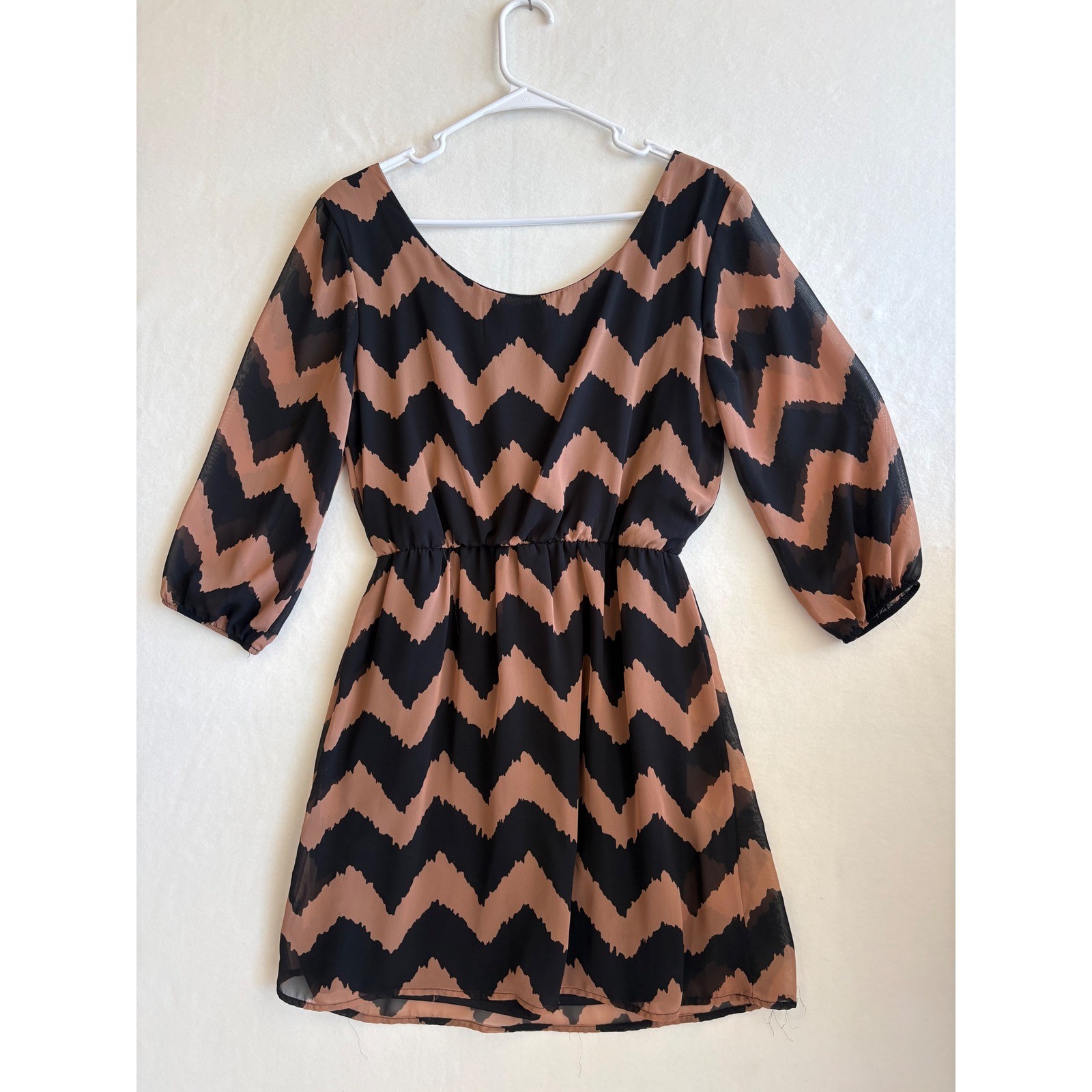 Lily Rose Chevron Print Mini Dress Black Tan 3/4 Sleeve Elastic Waist Medium