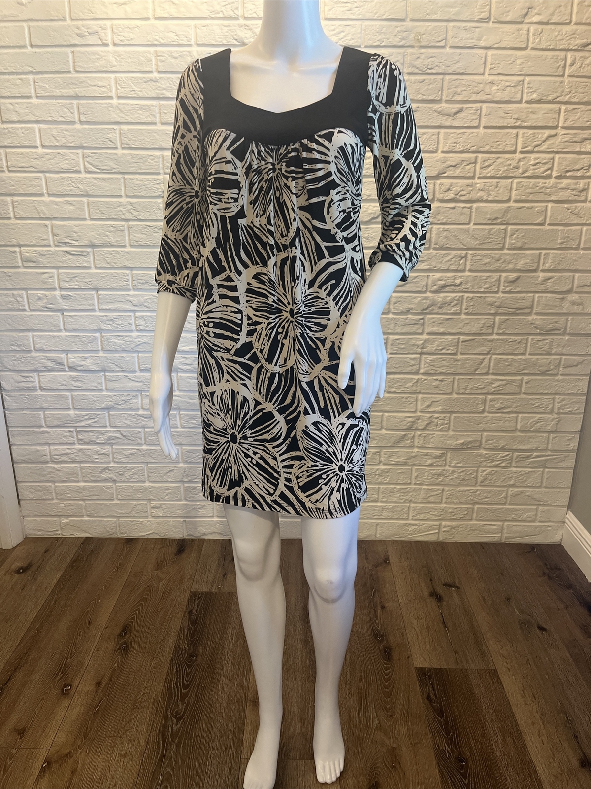 Catch My i Jersey Knit Stretch Black & Ivory Pullover Dress Size S EUC Career