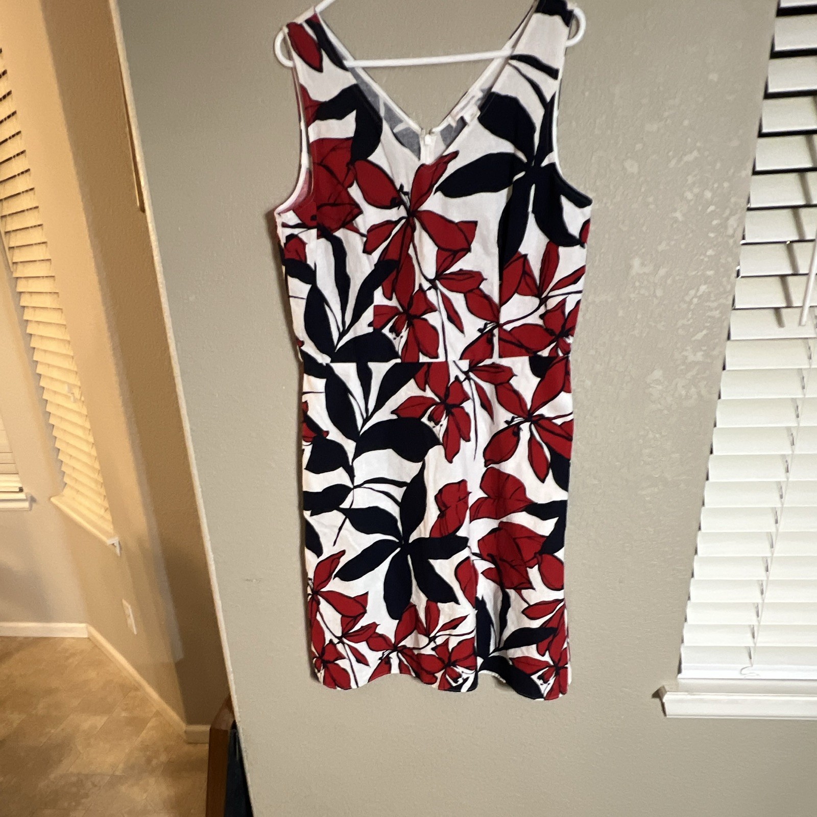 Liz Claiborne Women’s 14 Floral A-Line V-Neck Knee Dress Sleeveless