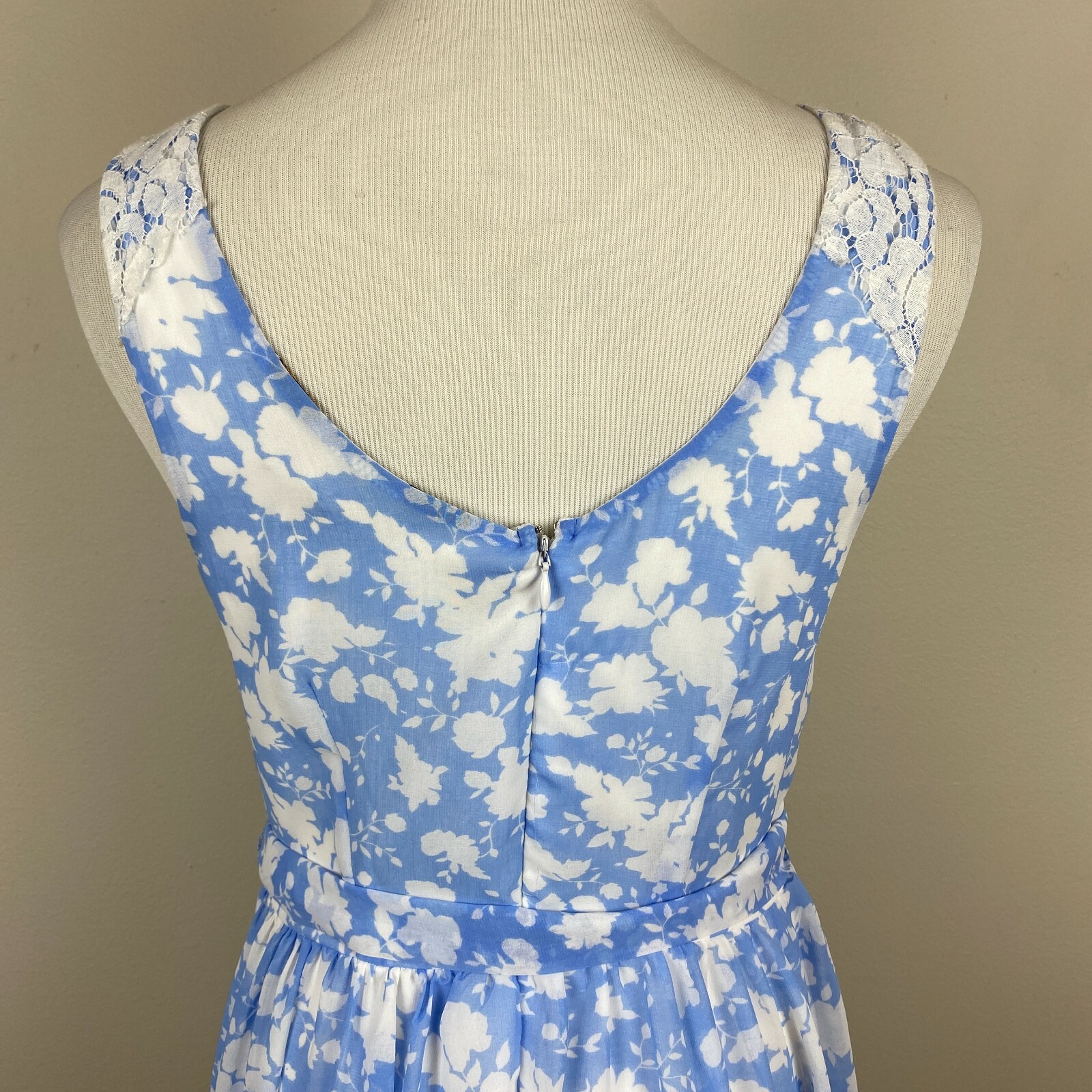 Disney Alice Dress Medium Blue White Colleen Atwood A-Line Belted Floral Lace