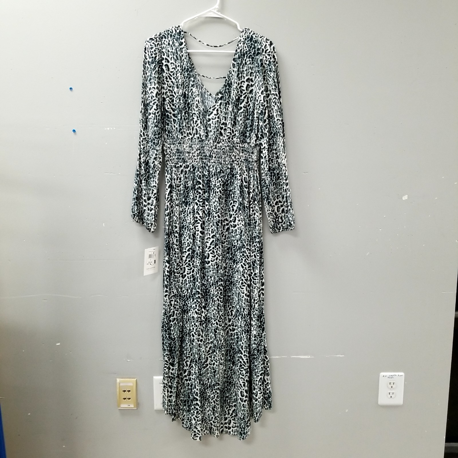NWT Lola Grace Gray Leopard Pattern Long Sleeve Smocked Maxi Dress Leg Slit Sz M