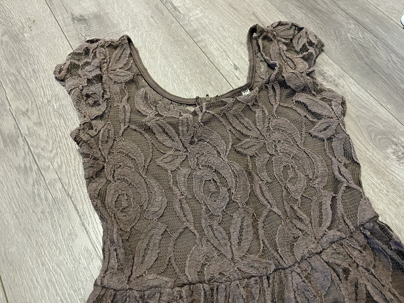 Bella D Taupe Lace Dress Size Small