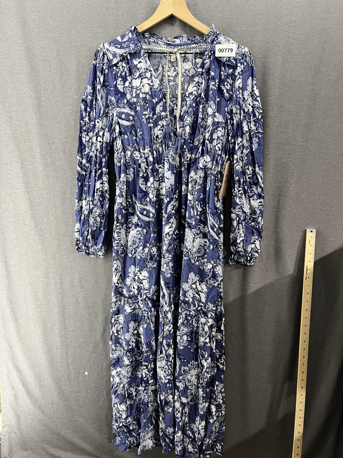 779 Women’s Frye and Co. Sz L Blue Floral Pattern Maxi Long Sleeve Dress