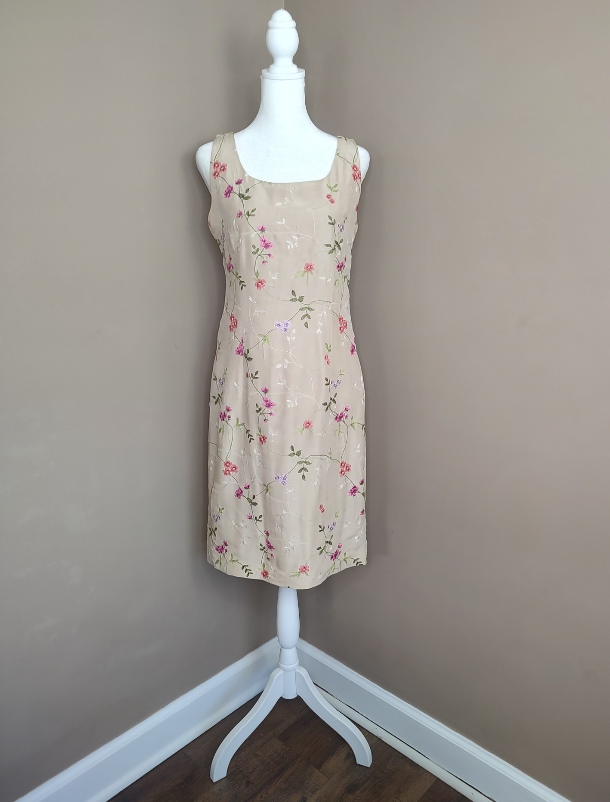 Silk Club Collection Women Beige Floral Embroidered 100% Silk Sheath Dress Sz 6