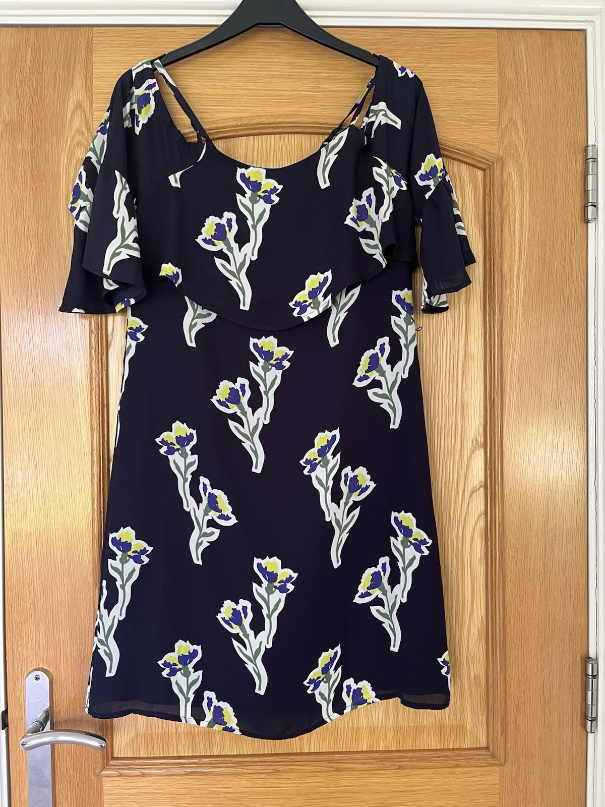 LADIES VERY PRETTY WAREHOUSE COLD SHOULDER SUMMER FLORAL DRESS SZ 6 NEW LOVELY.