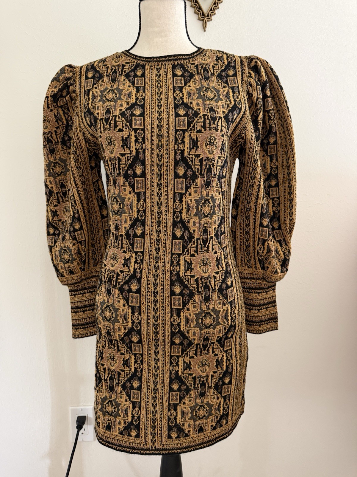 Zara Jacquard Knit Mini Dress Geometric Gold Black Puff Sleeve Size M NWT