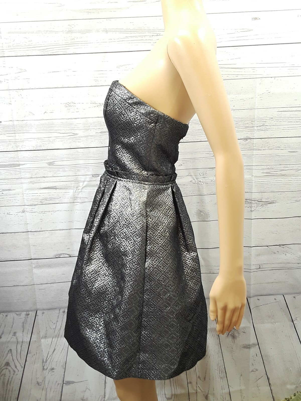 GUESS Gold Silver Metallic Strapless Cocktail Party Dress Sz 2 Stretch Pleated