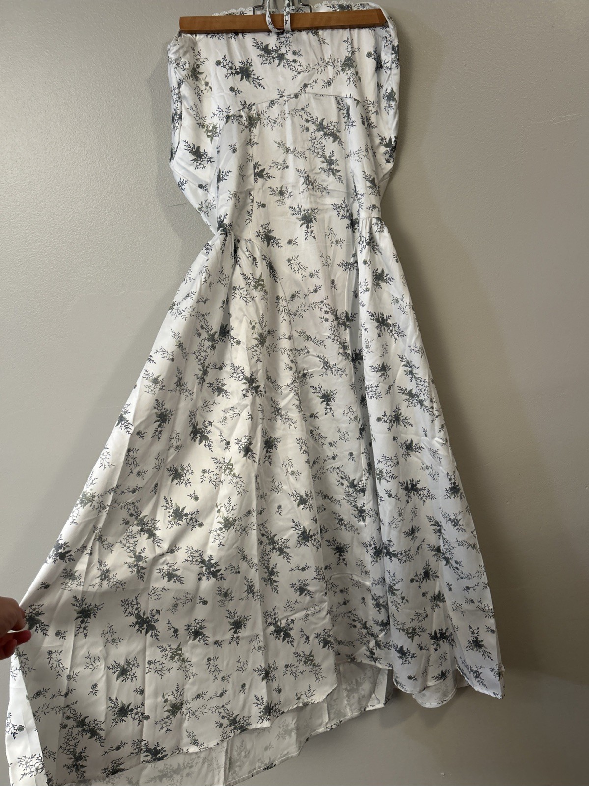 NWT ABEHIK White Dress Floral Size Medium
