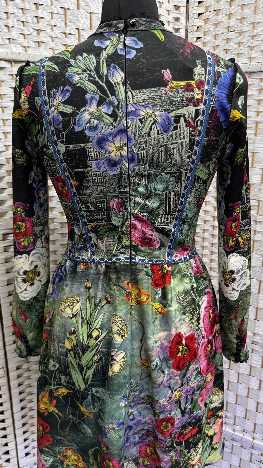 Michal Negrin Elegant Floral And Crystals Dress Size – 36 – NWT