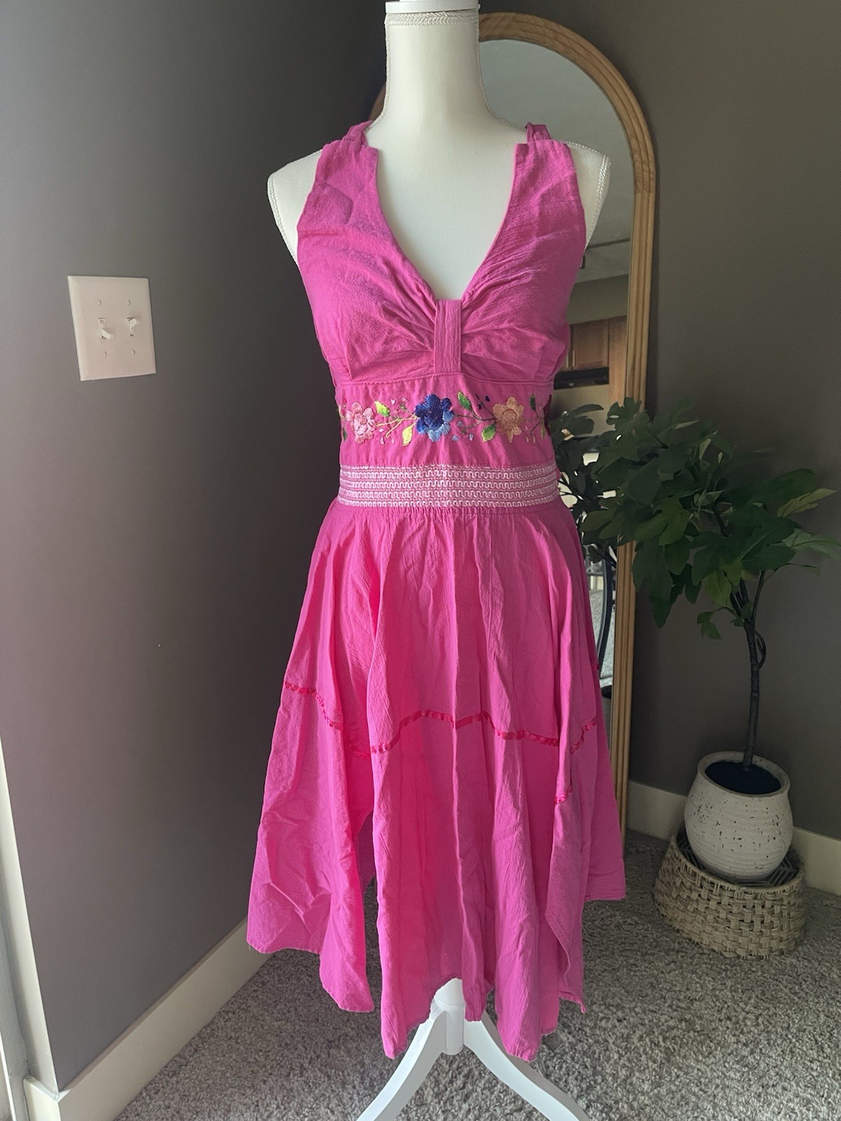 Embroidery Vibrant Pink Woman’s Unbranded & Unknown Size Possible Small
