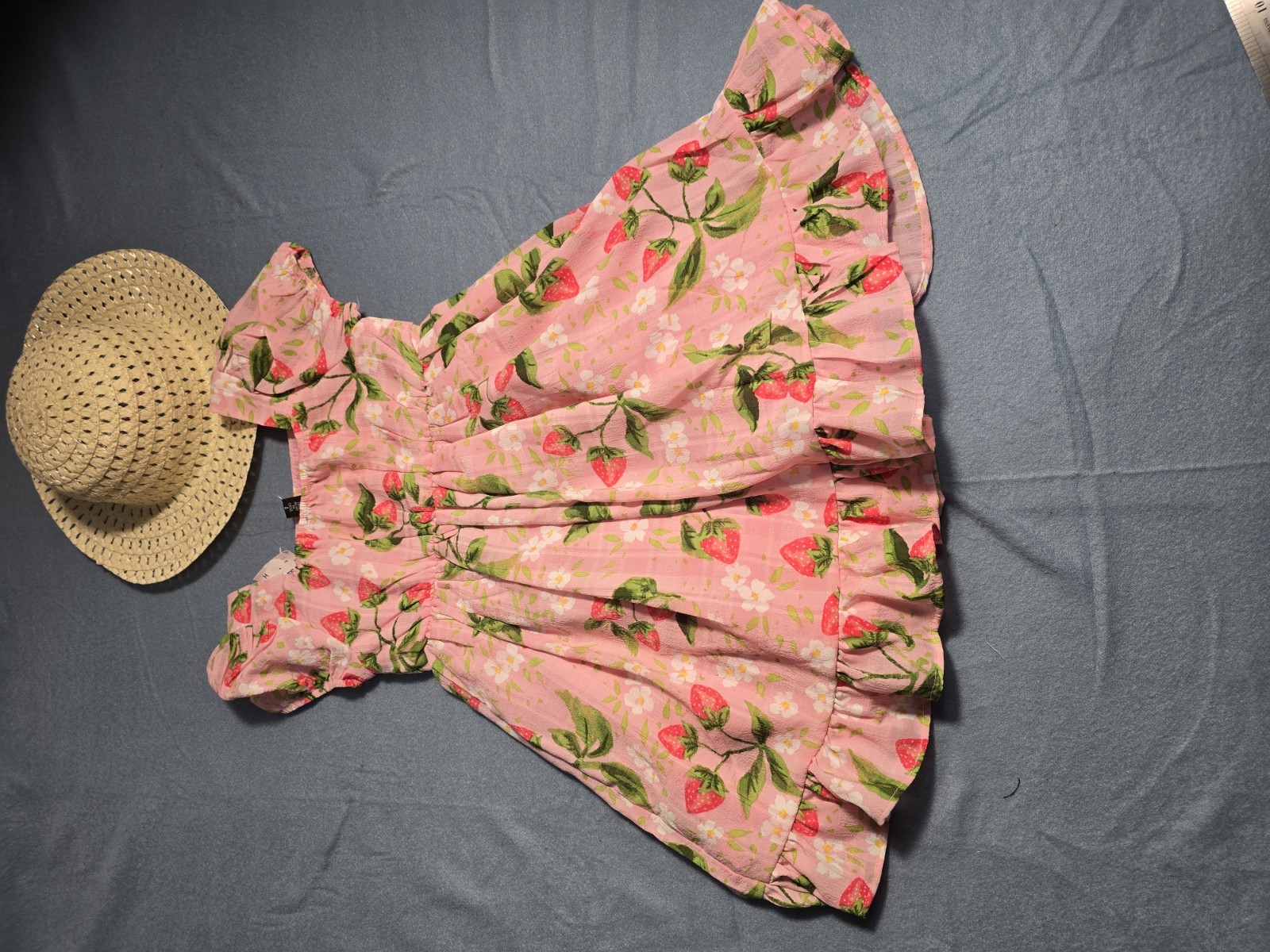 Dresses Vince Camuto features a brown and pink zebra print/Lels Pink Stra 4 /6
