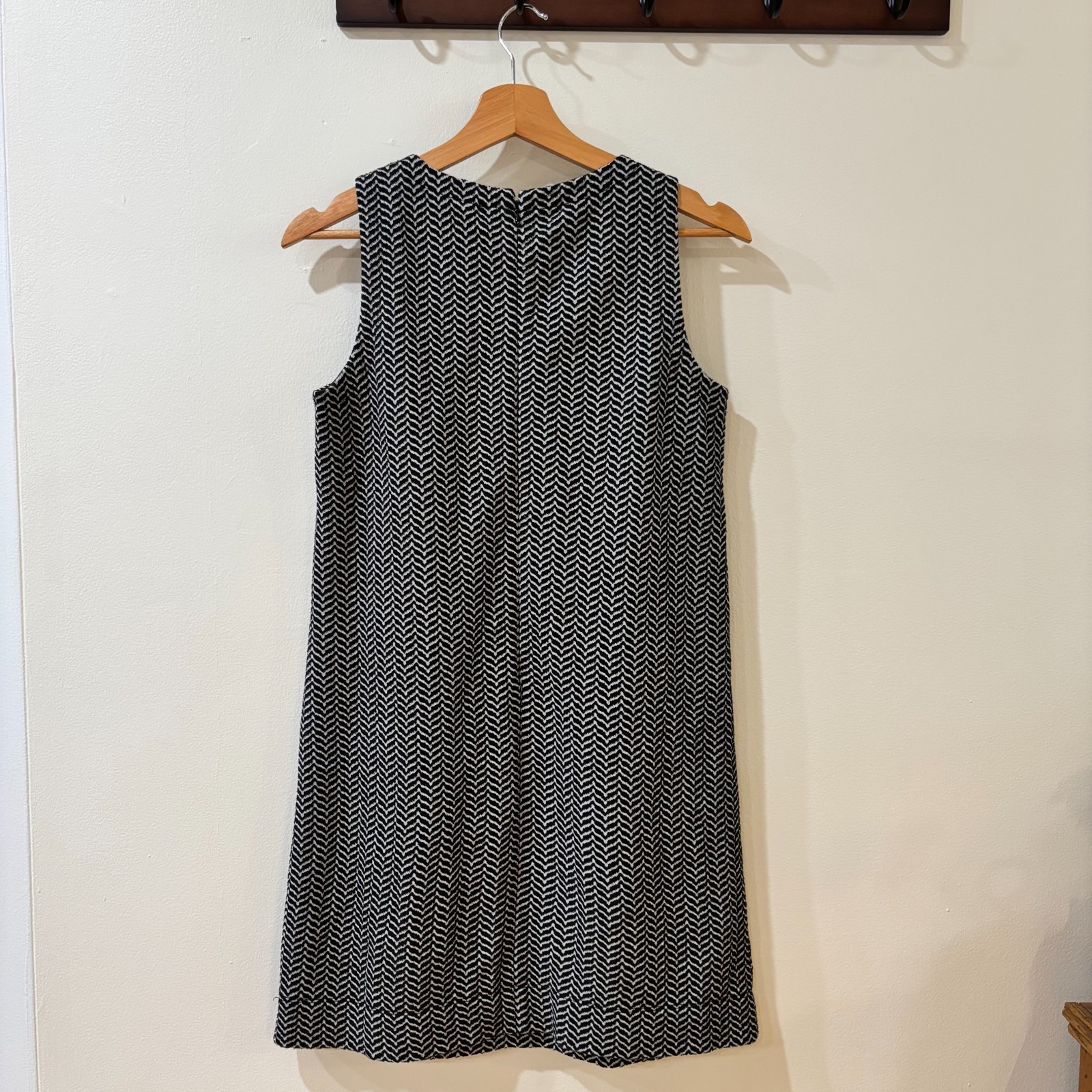 LOFT Black White Chevron Zig Zag Shift Dress Sleeveless Textured Knit