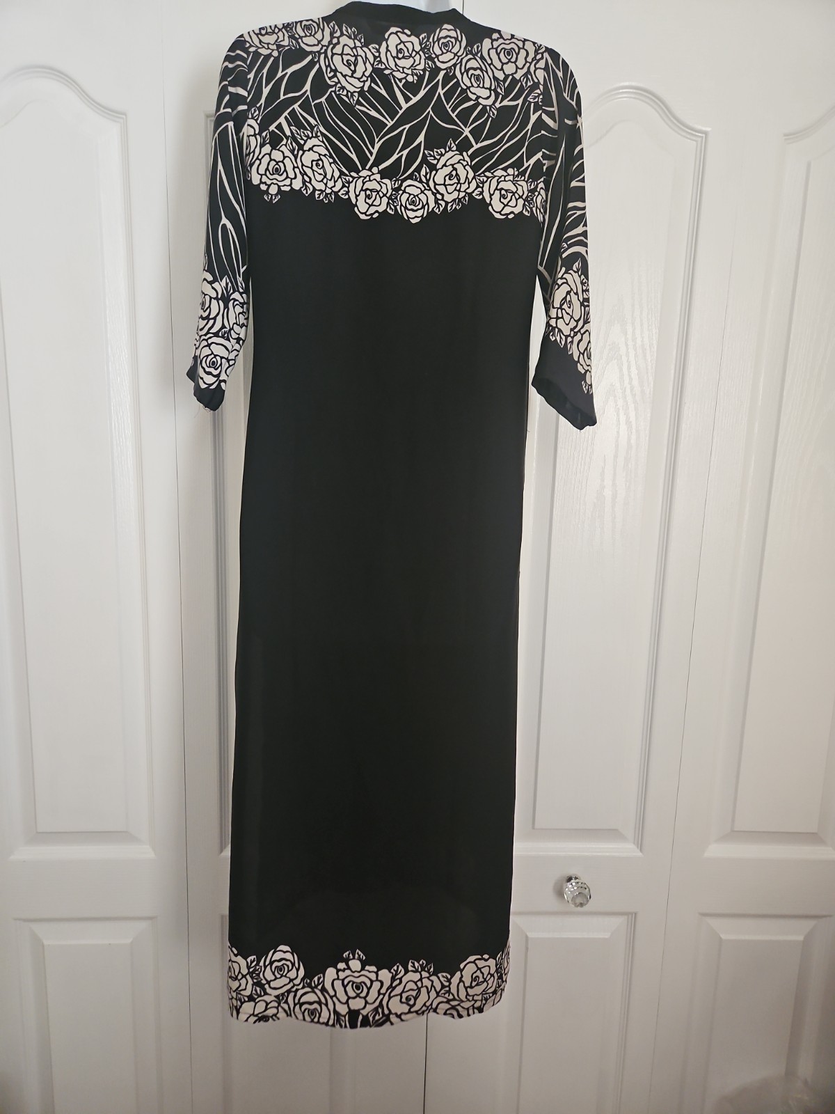 ELXSI Kurta Middle eastern Style Arabian Black White Flower Abaya Size Medium